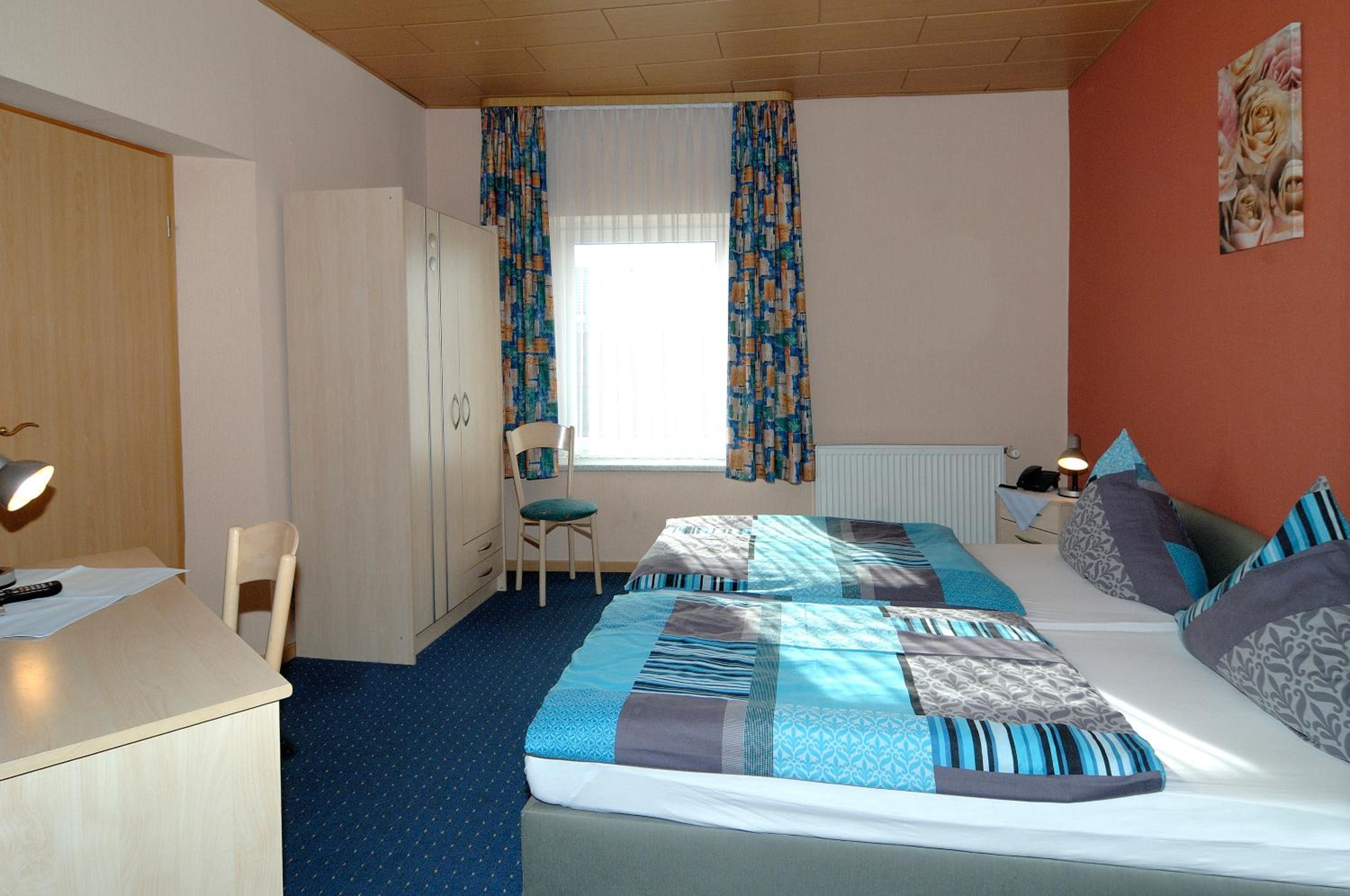 Double Room with Private Bathroom - Photo 3