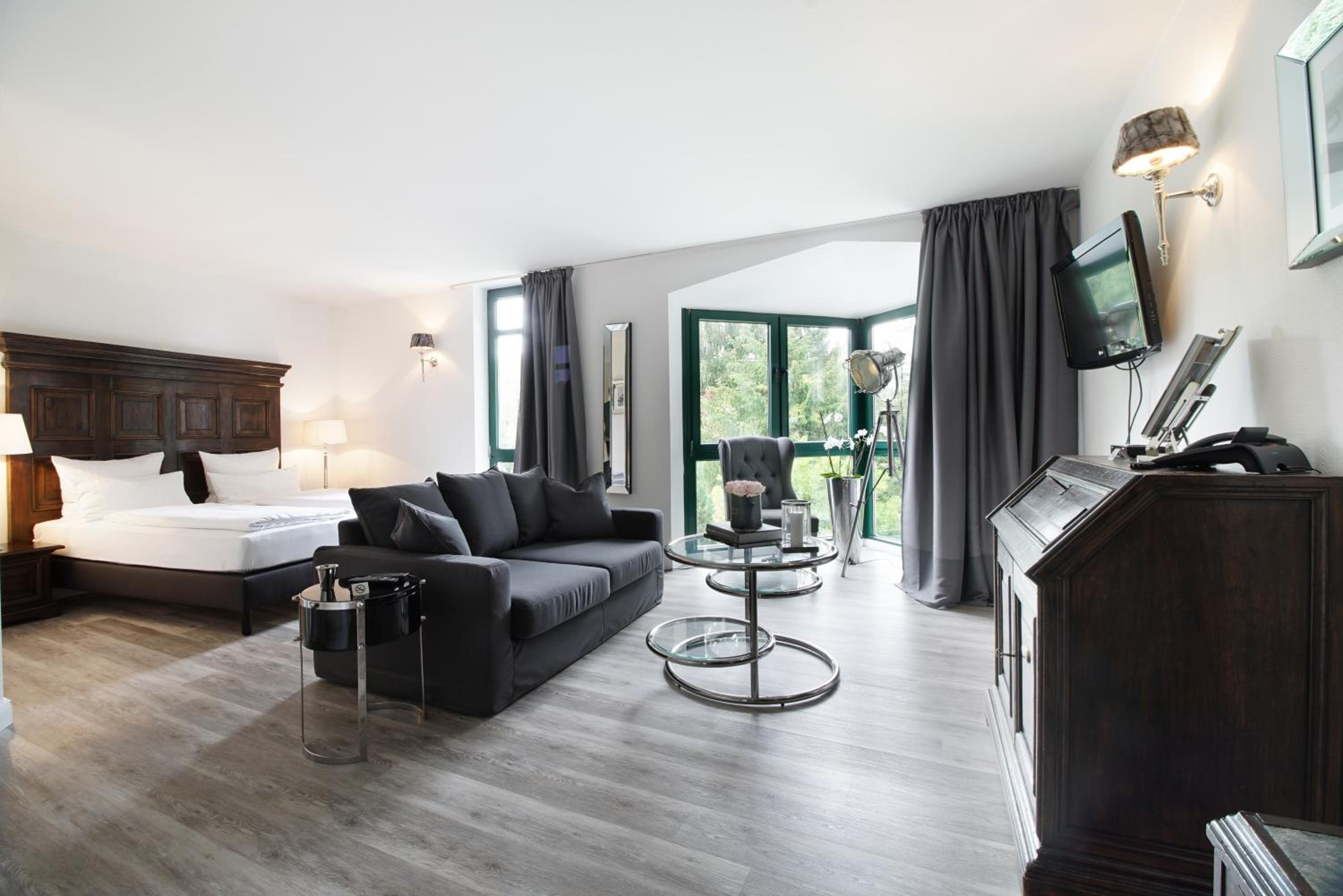Deluxe Junior Suite - Photo 6