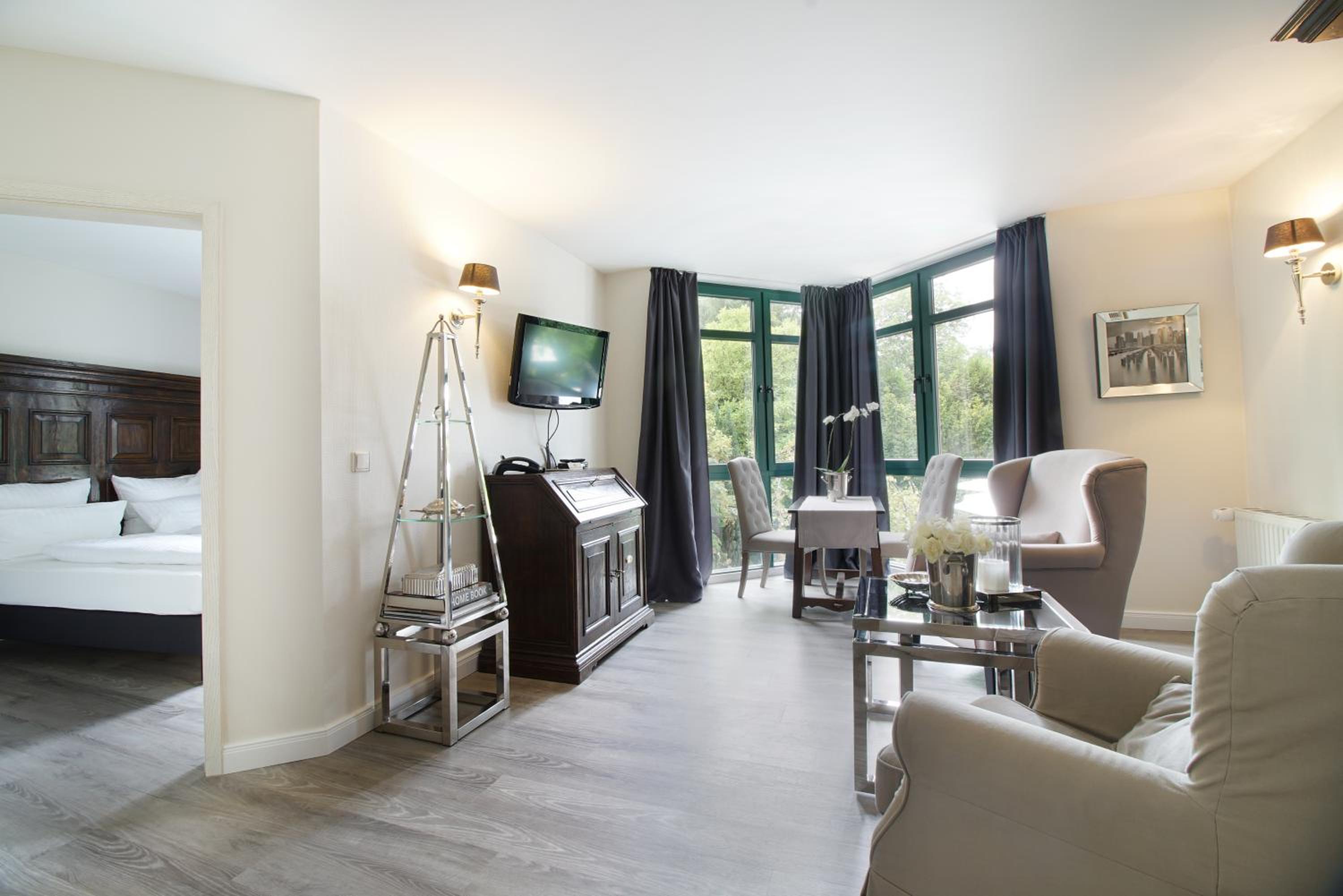 Deluxe Junior Suite - Photo 4