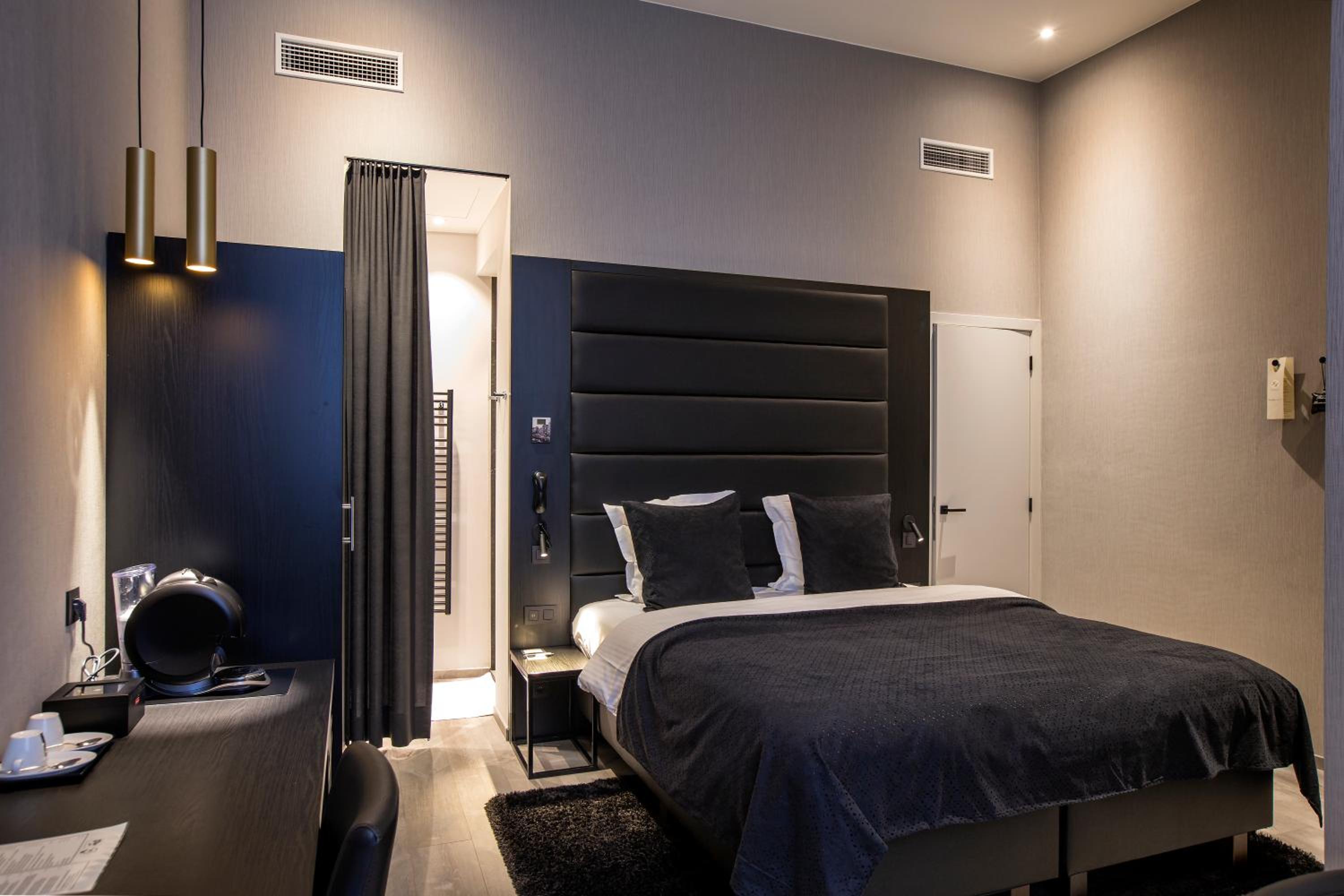 Standard Double Room - Photo 7