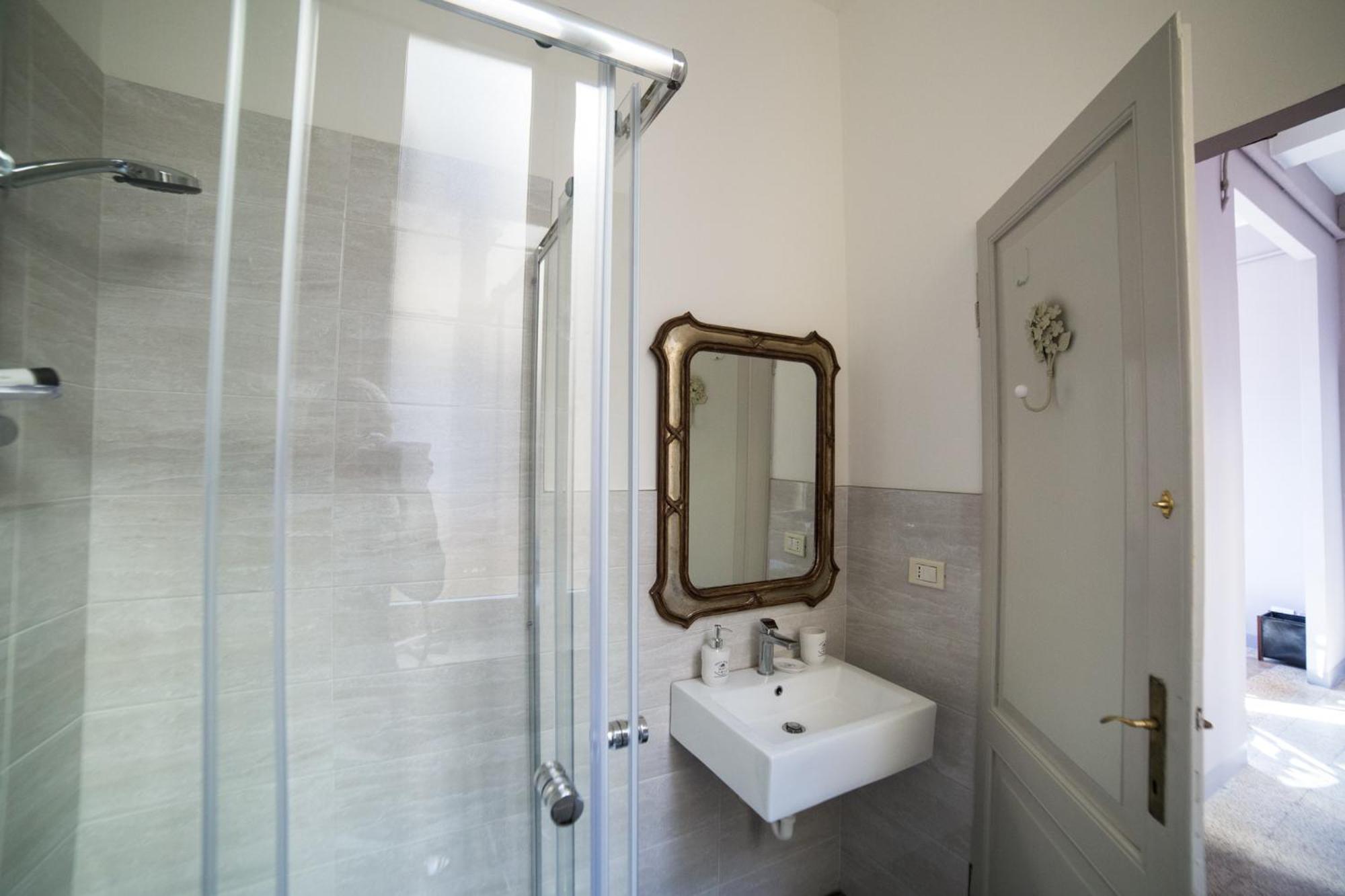 Double Room - Photo 4