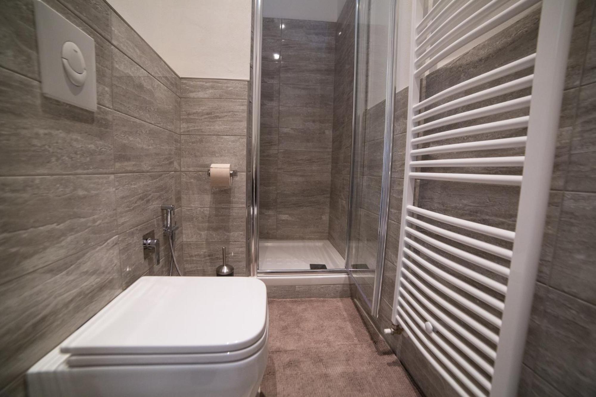 Double Room - Photo 25