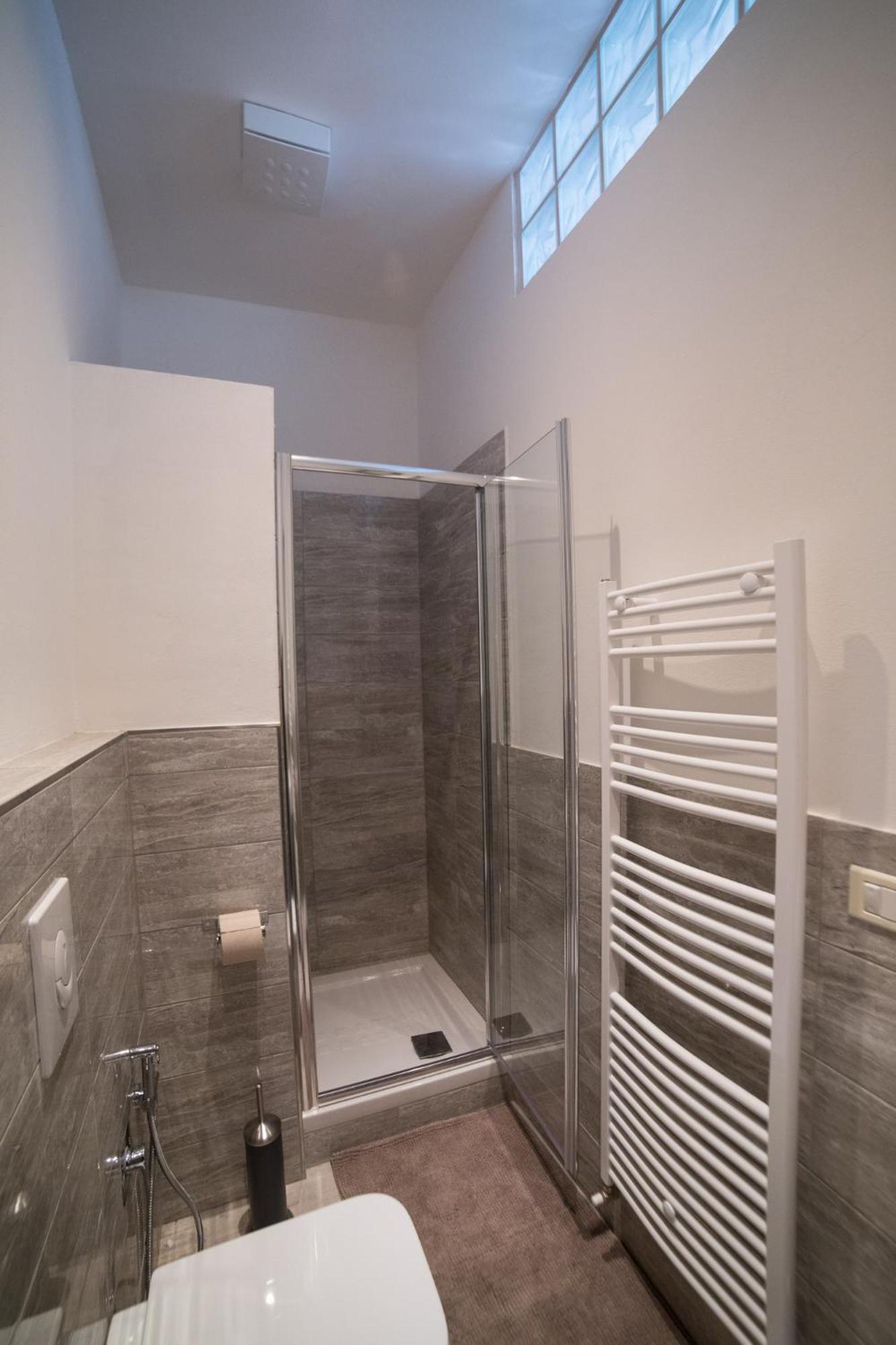 Double Room - Photo 12
