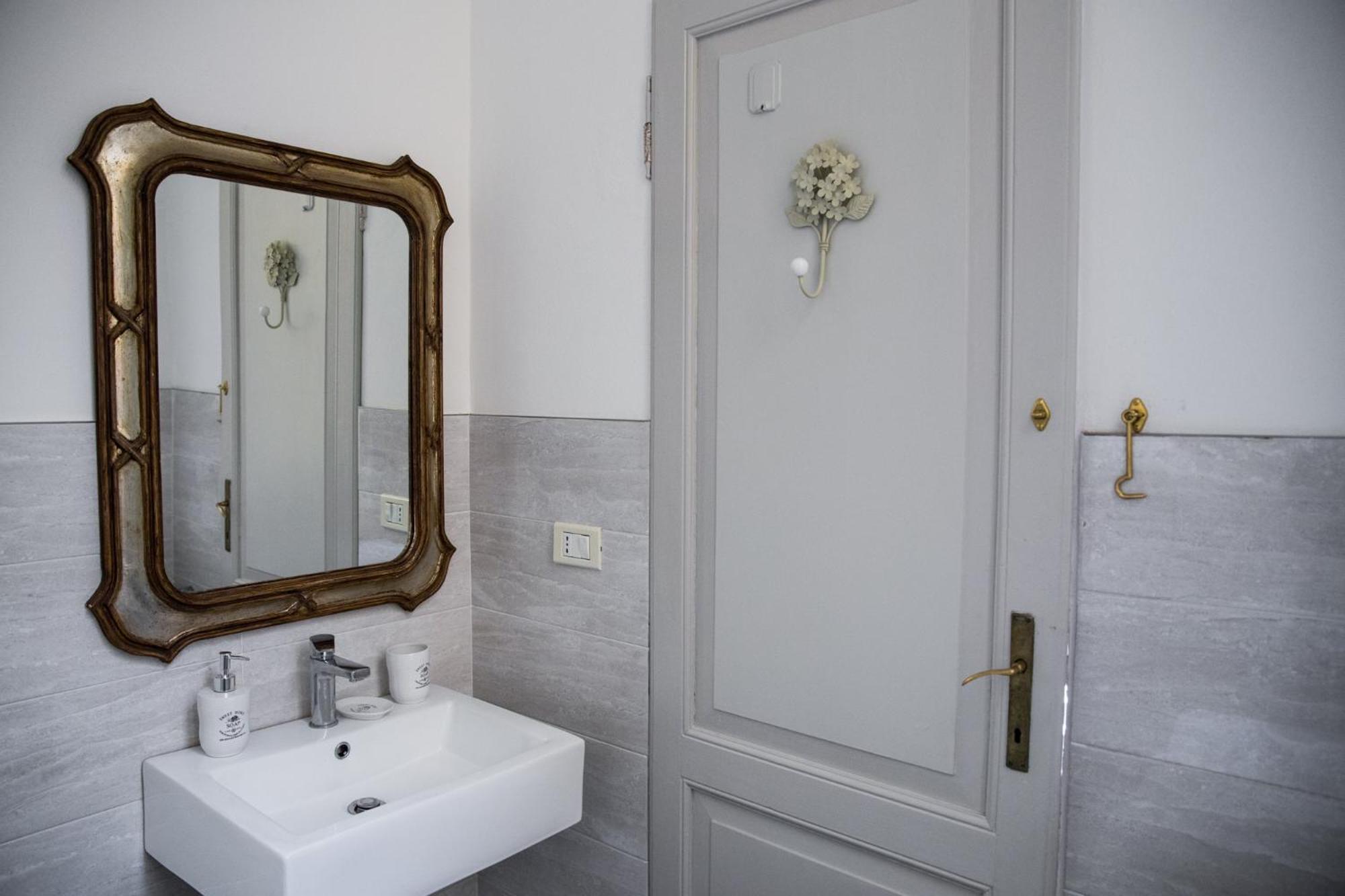 Double Room - Photo 28