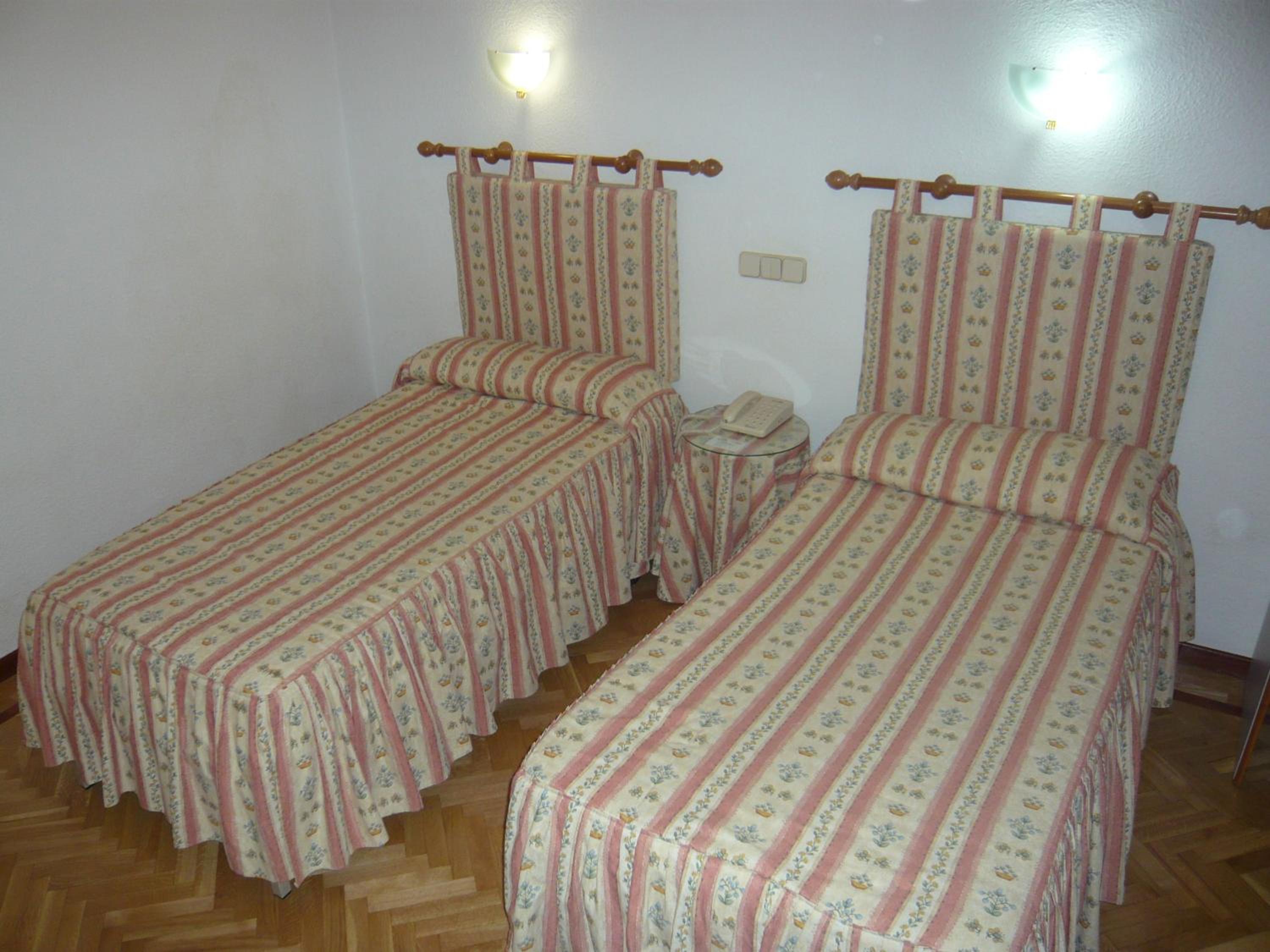 Twin Room - Photo 1
