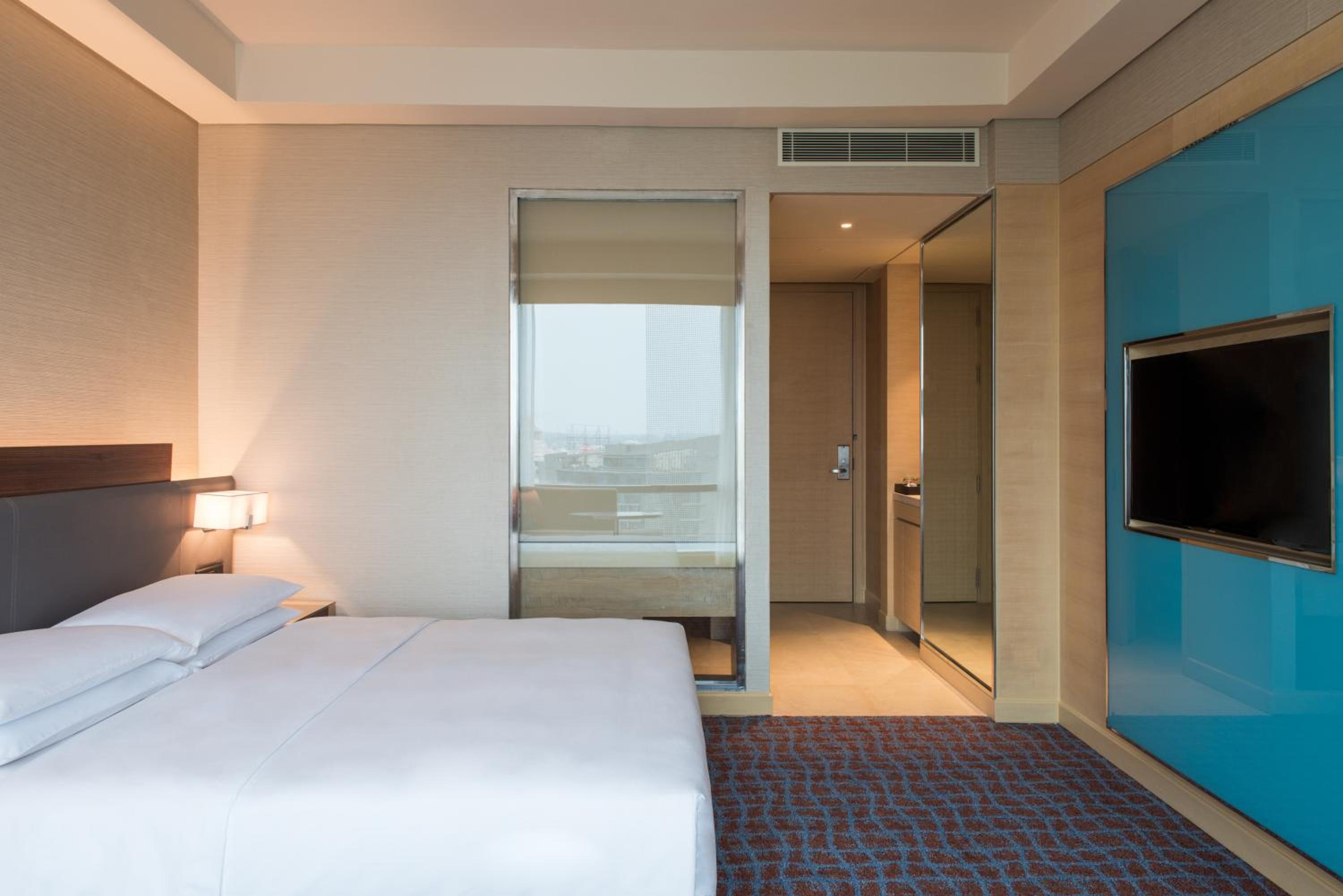 King Room - Club Access | 20% discount on Food & Soft Beverage (No IRD) & Laundry