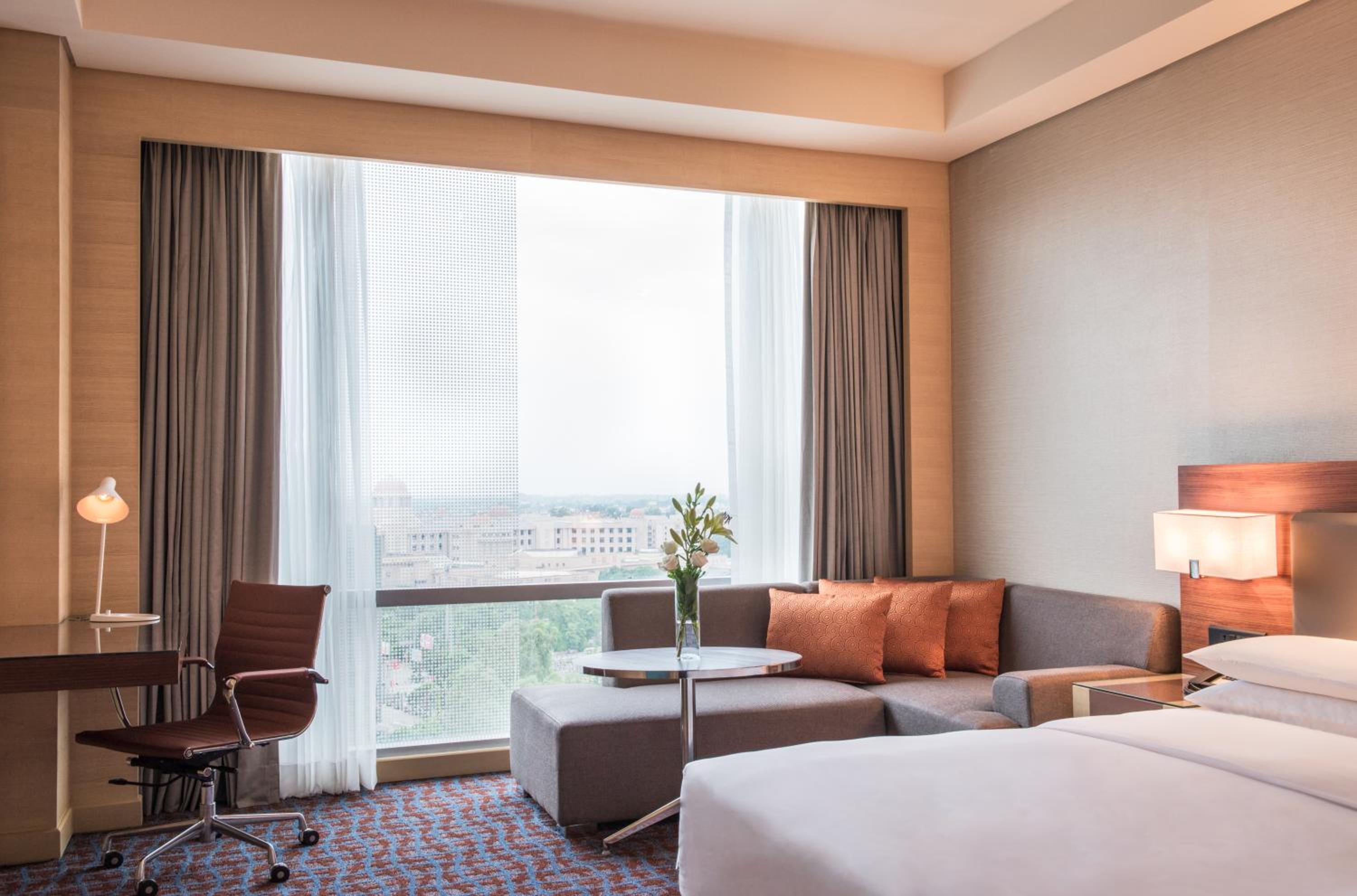 King Room - Club Access | 20% discount on Food & Soft Beverage (No IRD) & Laundry