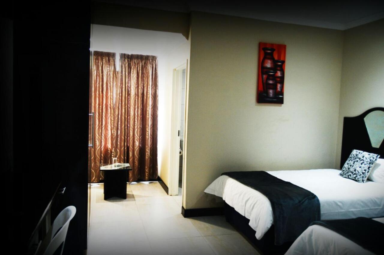 Basic Twin Room photo 2