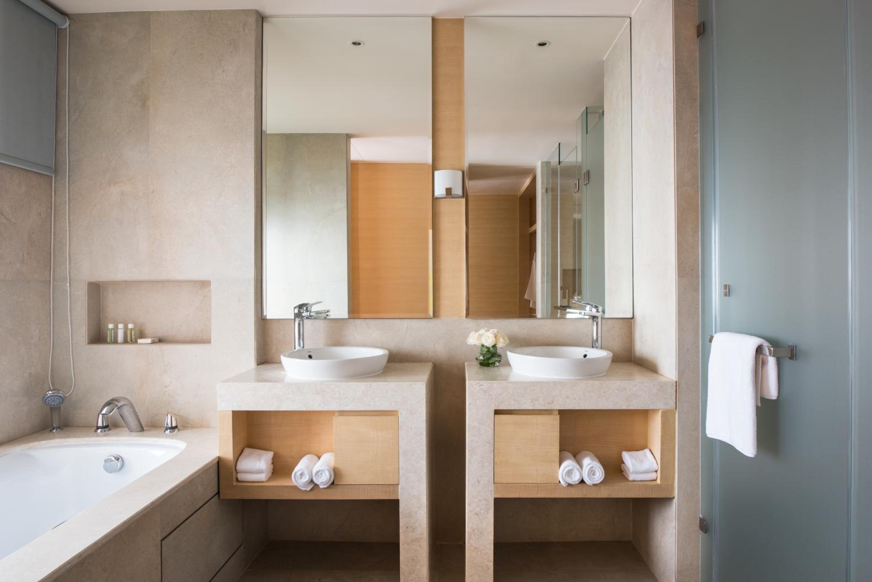 Suite | 20% discount on Food & Soft Beverage (No IRD) & Laundry Suite | 20% discount on Food & Soft Beverage (No IRD) & Laundry
