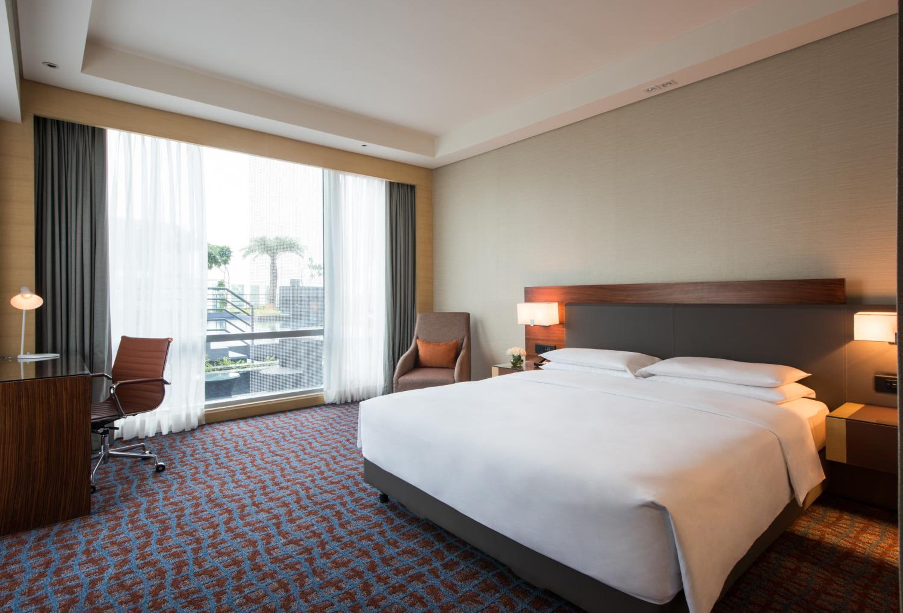 King Room with Pool View | 20% discount on Food & Soft Beverage (No IRD) & Laundry