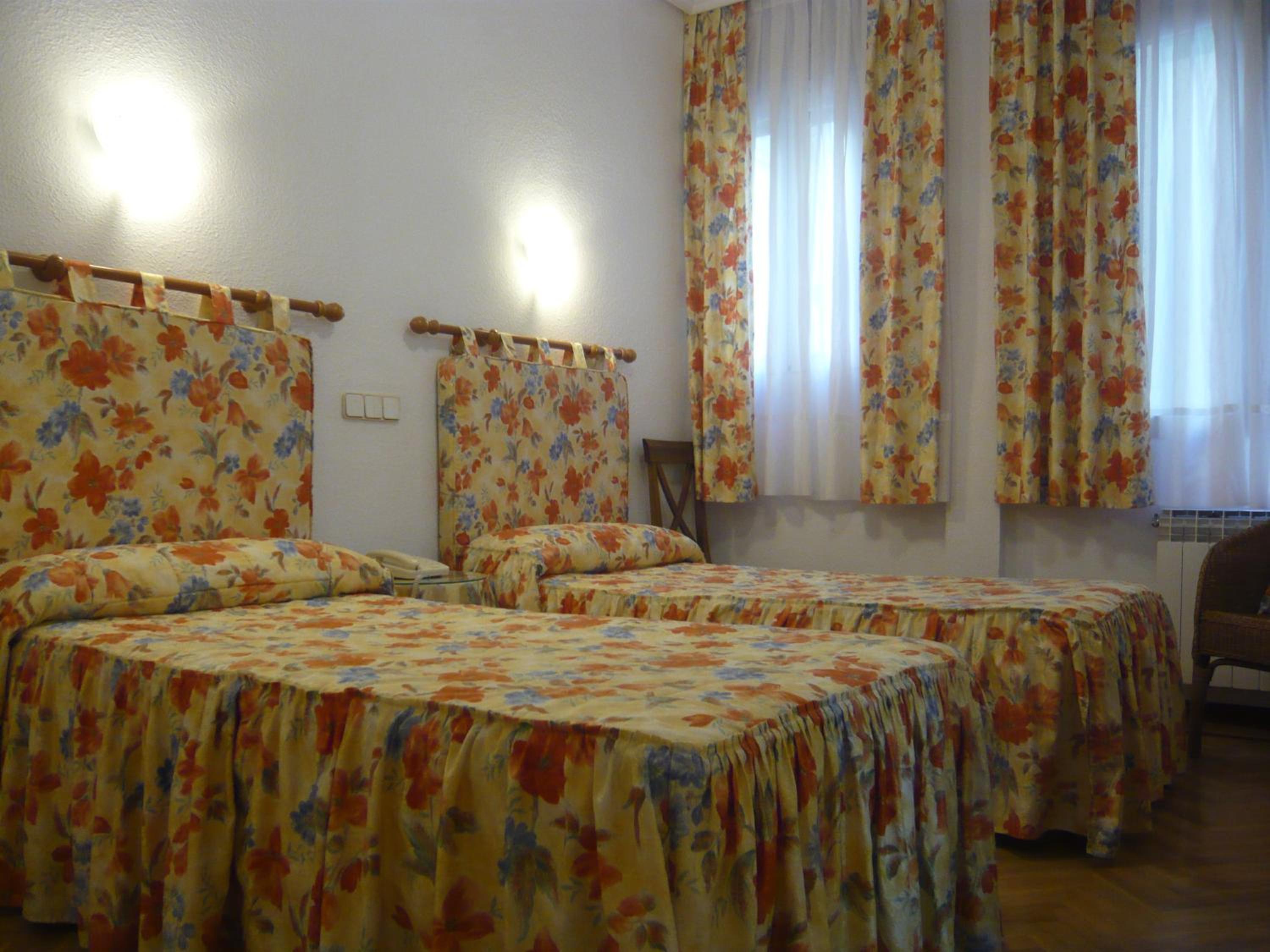 Twin Room - Photo 2