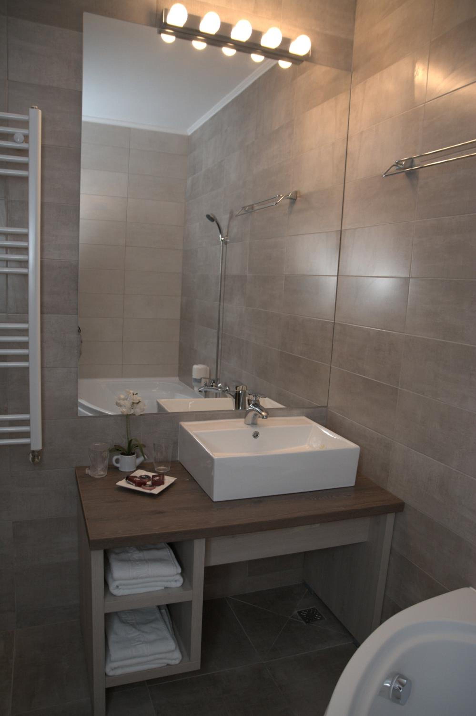 Deluxe Double Room with Balcony - Photo 2