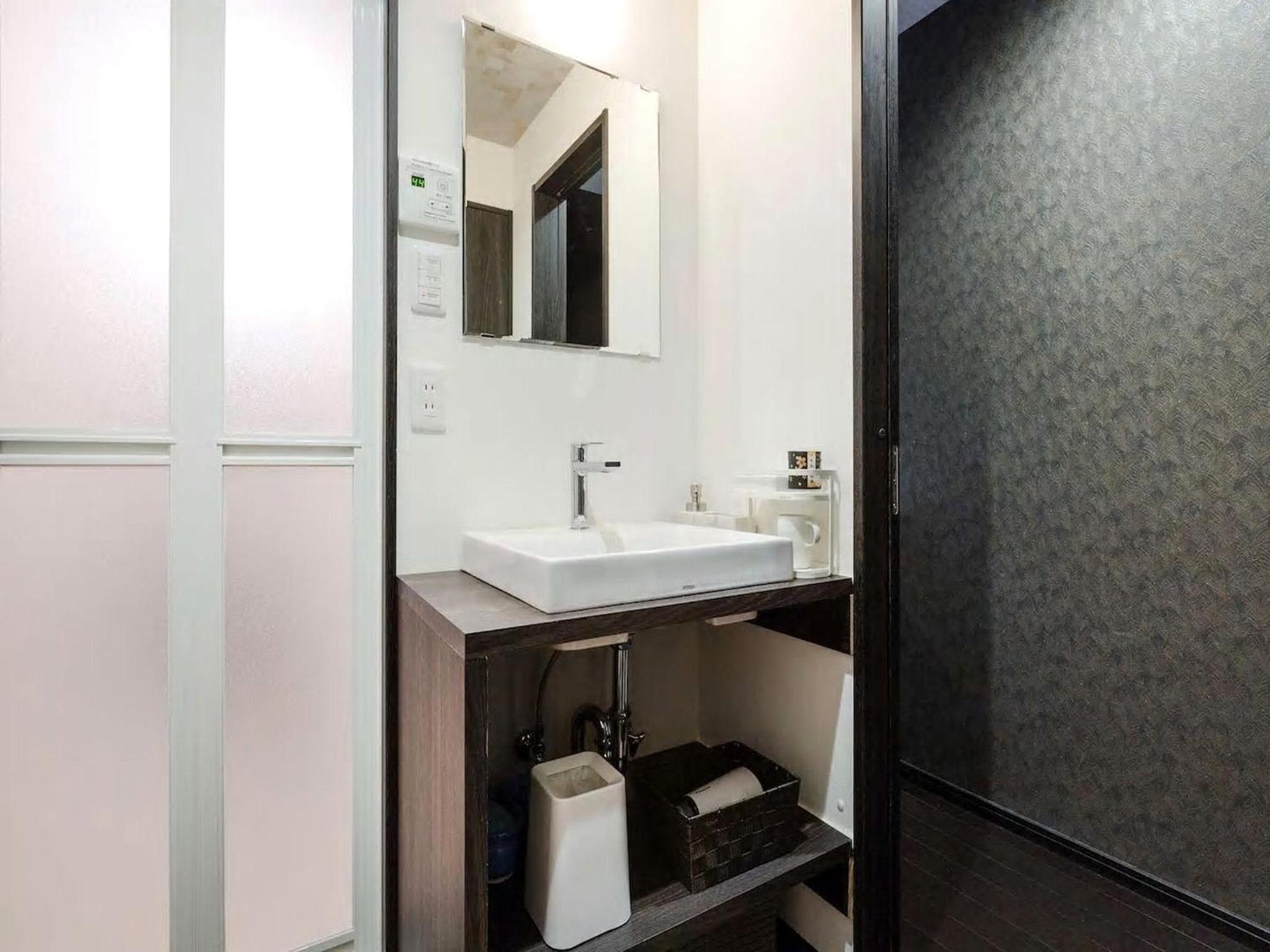 Japanese-Style Townhouse - Photo 38