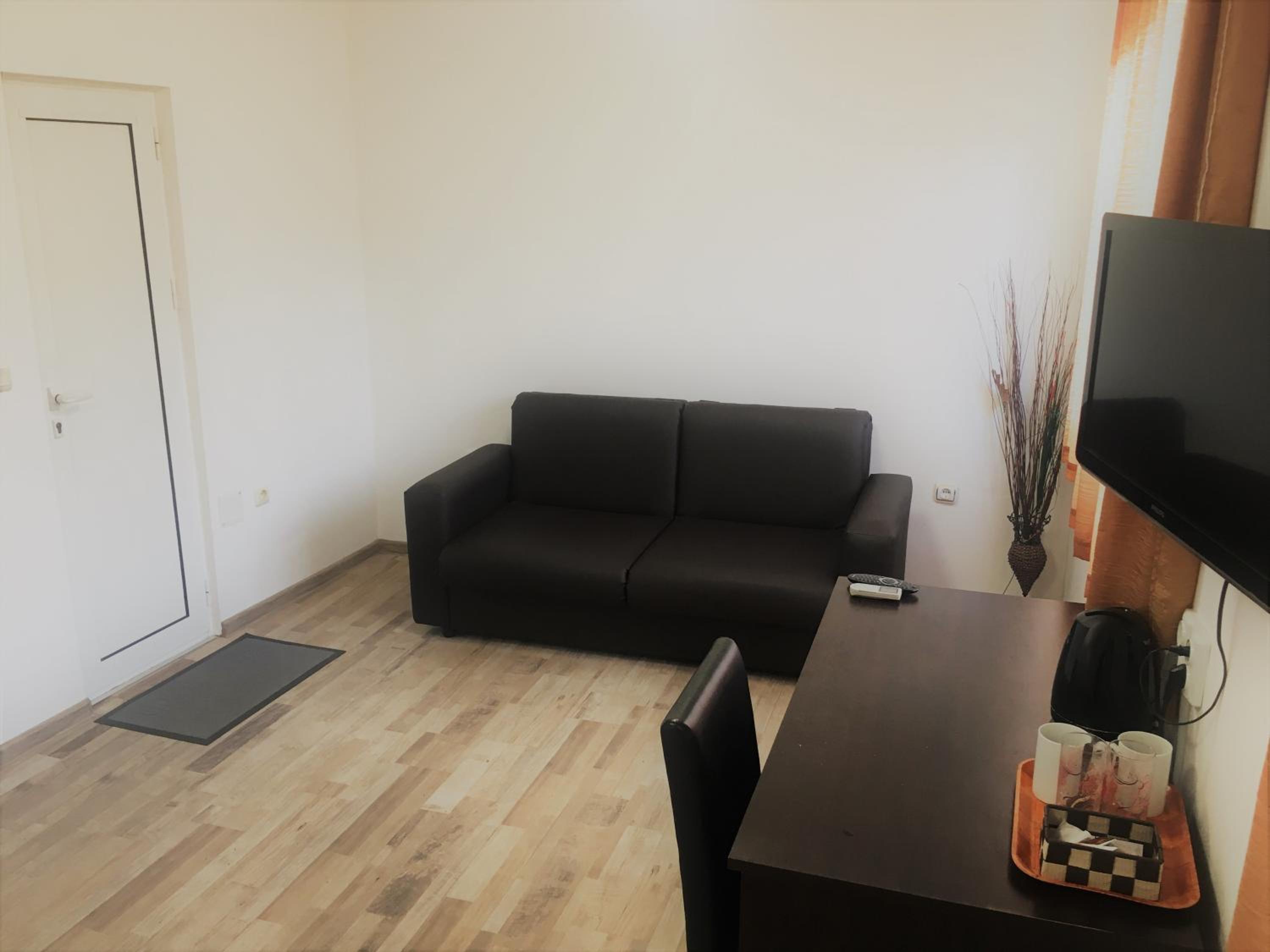 Basic Triple Room with Private Bathroom photo 3