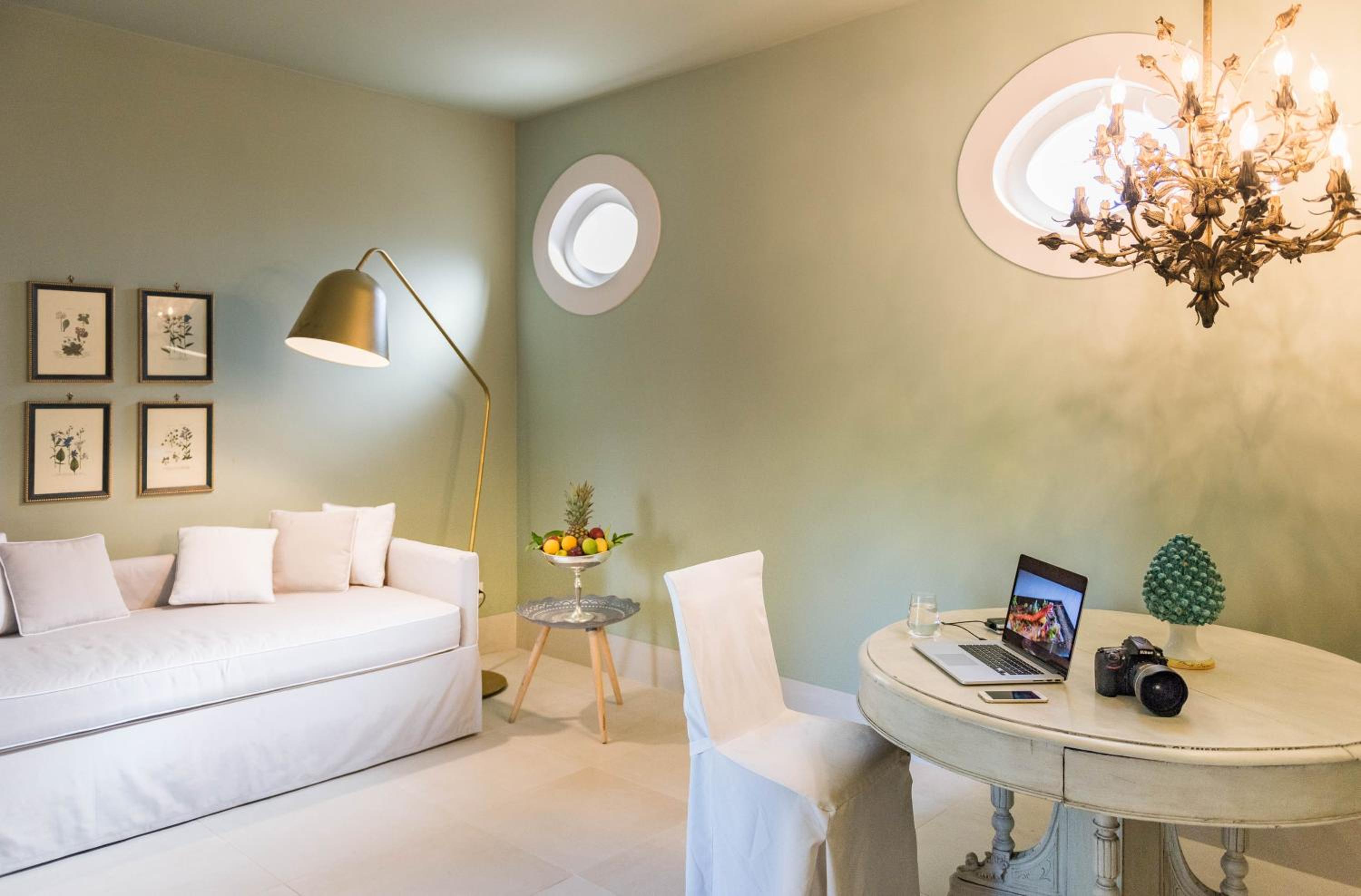 Deluxe Suite with Garden View - Photo 3