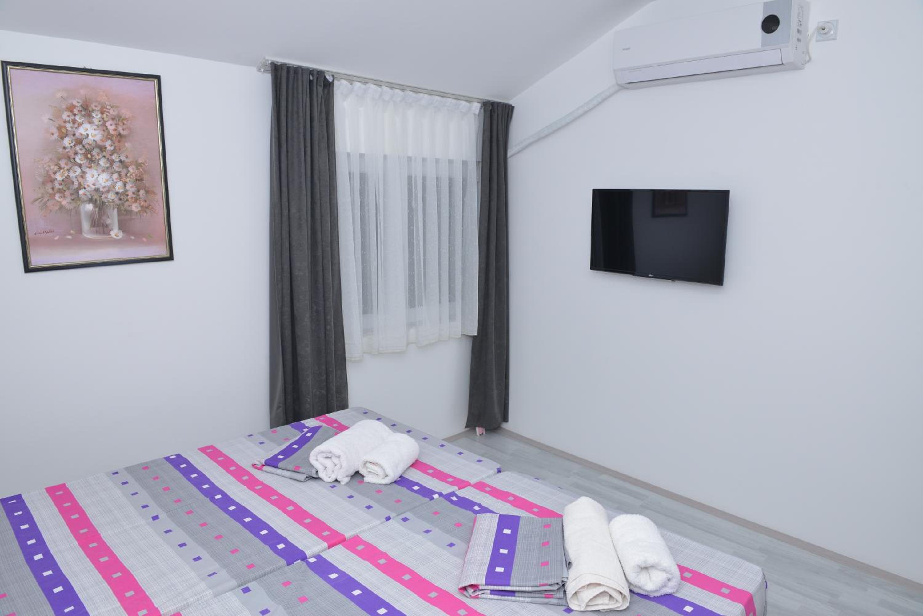 Triple Room with Private Bathroom photo 1