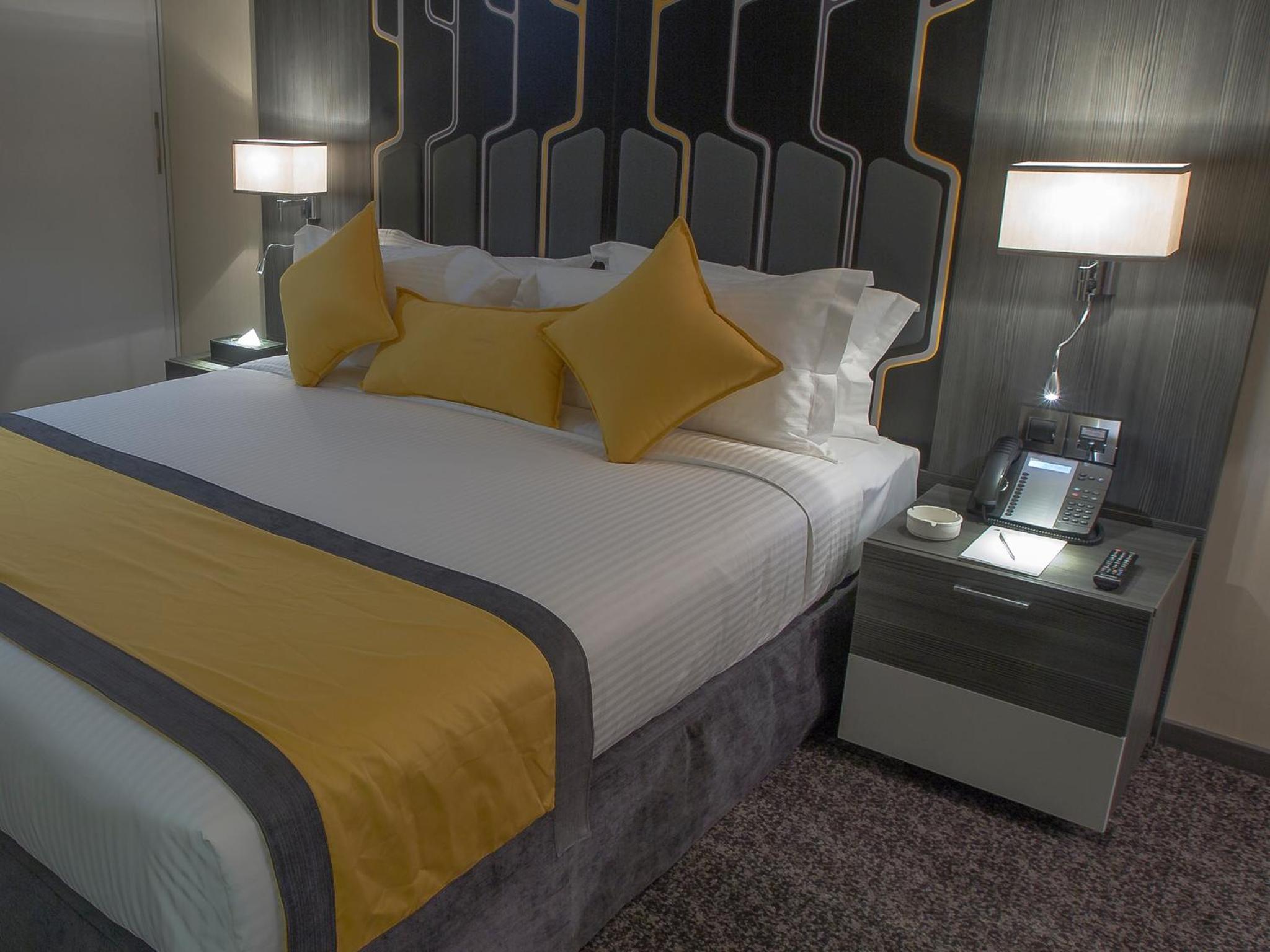 King Suite thumbnail 5