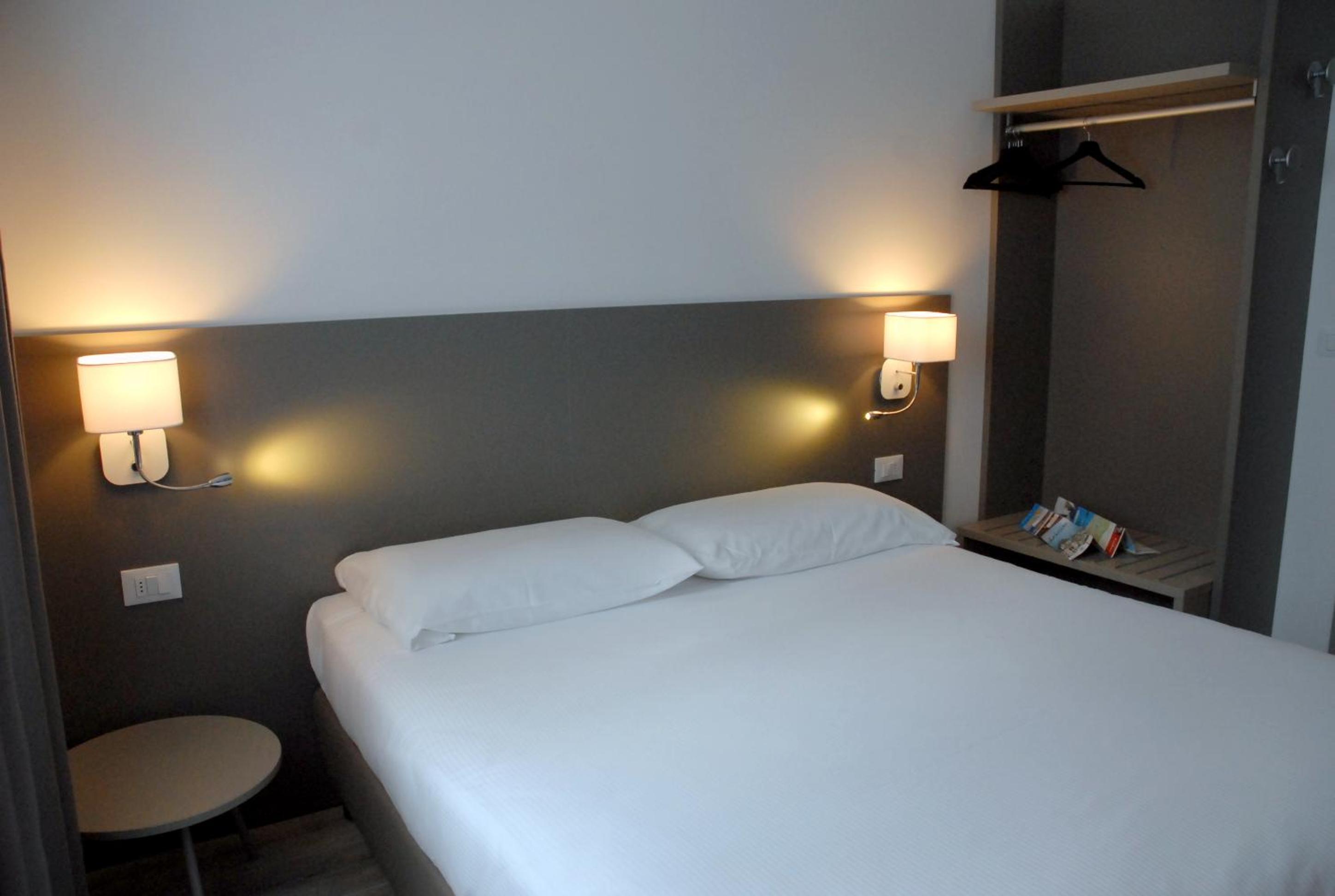 Superior Double or Twin Room - Photo 9
