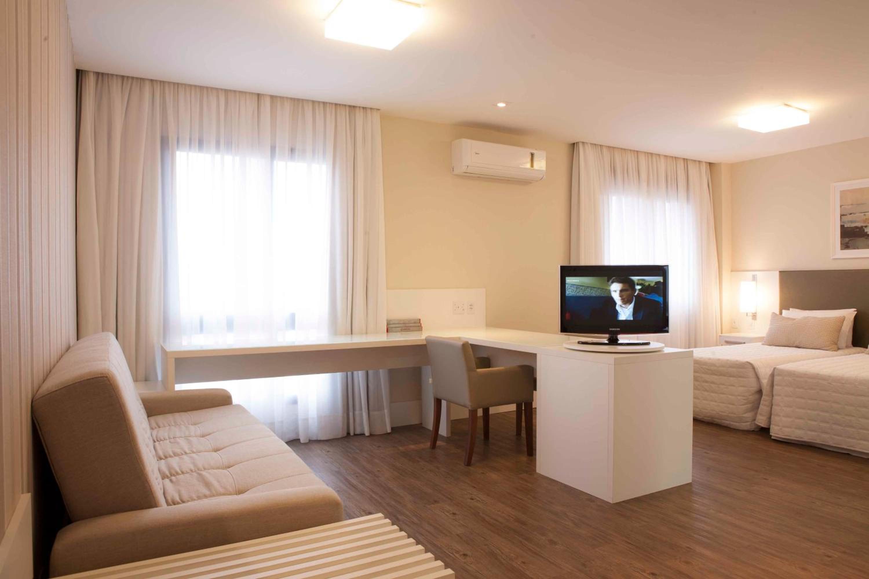 Superior Luxury Twin - 2 Single Beds and 1 Sofa Bed - Photo 4