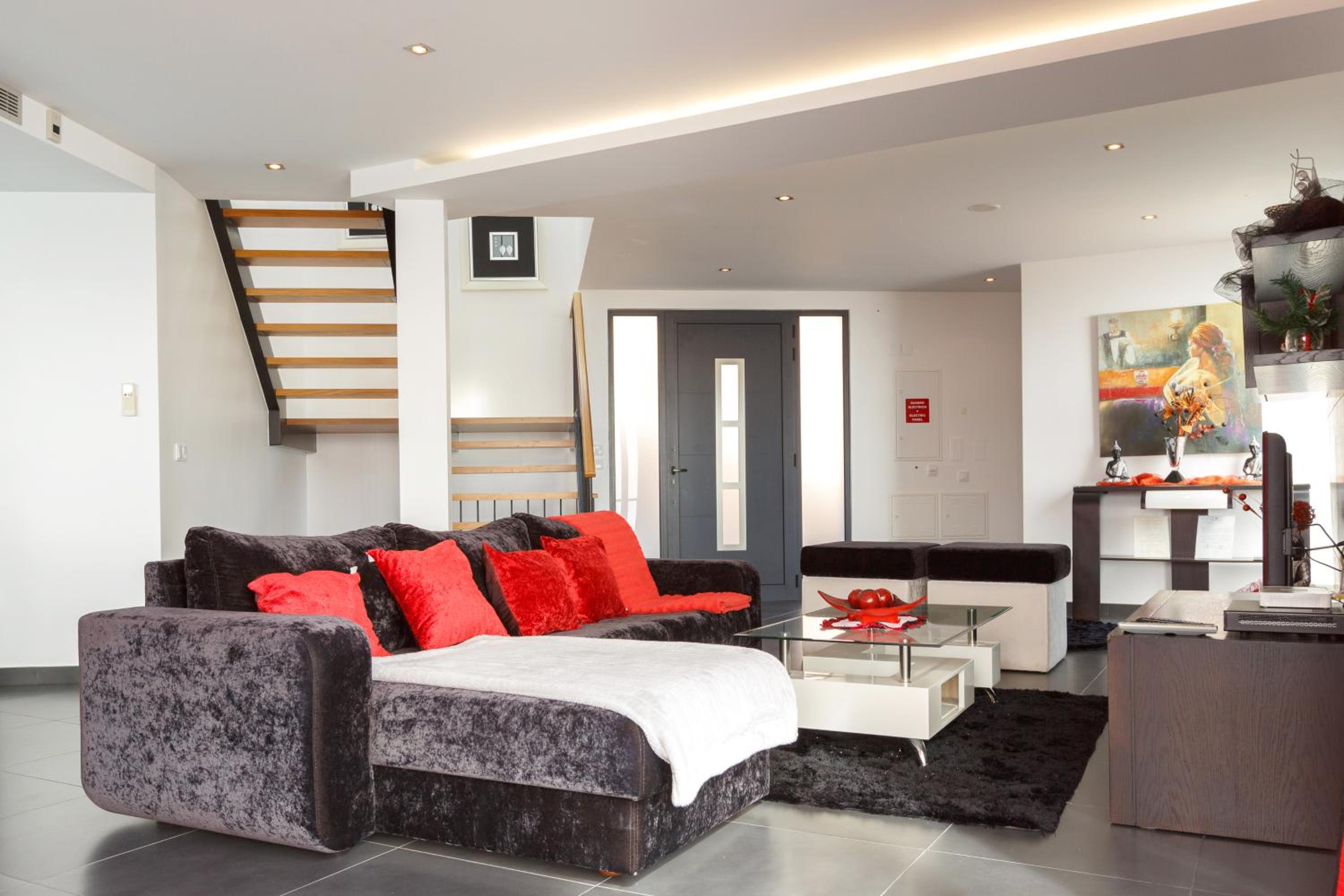 Three-Bedroom Villa photo 1