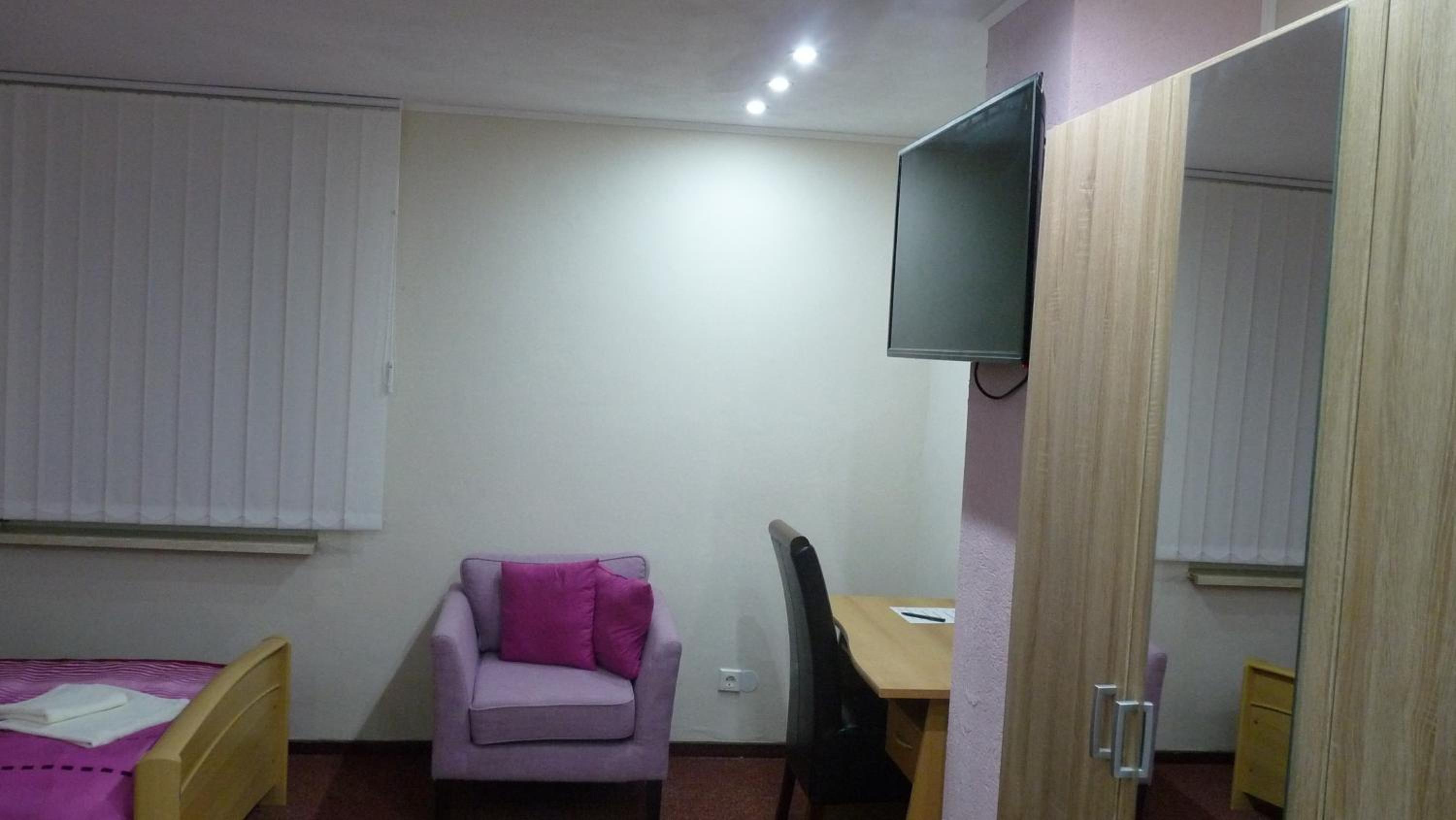 Large Double Room - Photo 26