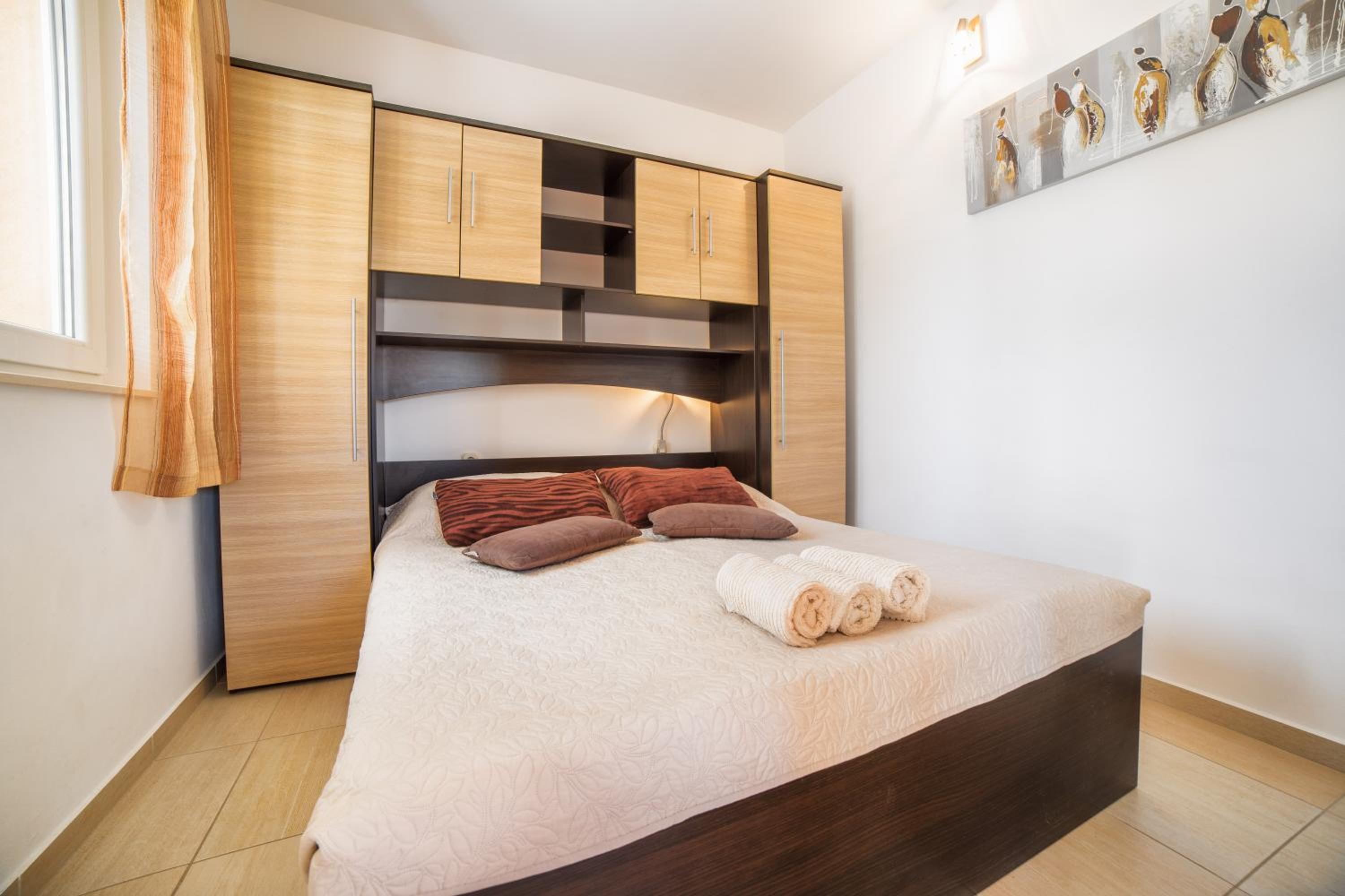 One-Bedroom Apartment - Photo 7