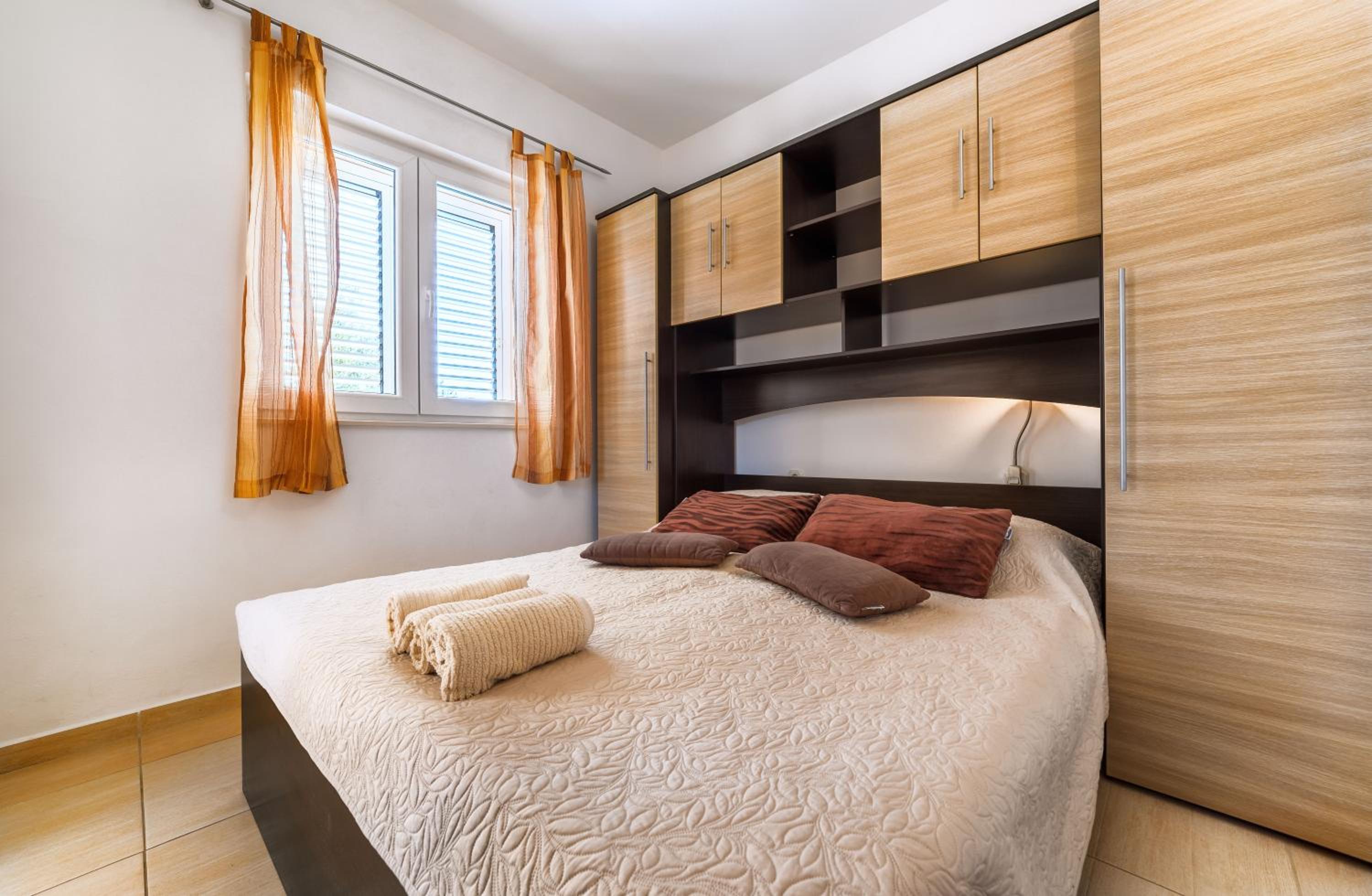 One-Bedroom Apartment - Photo 6