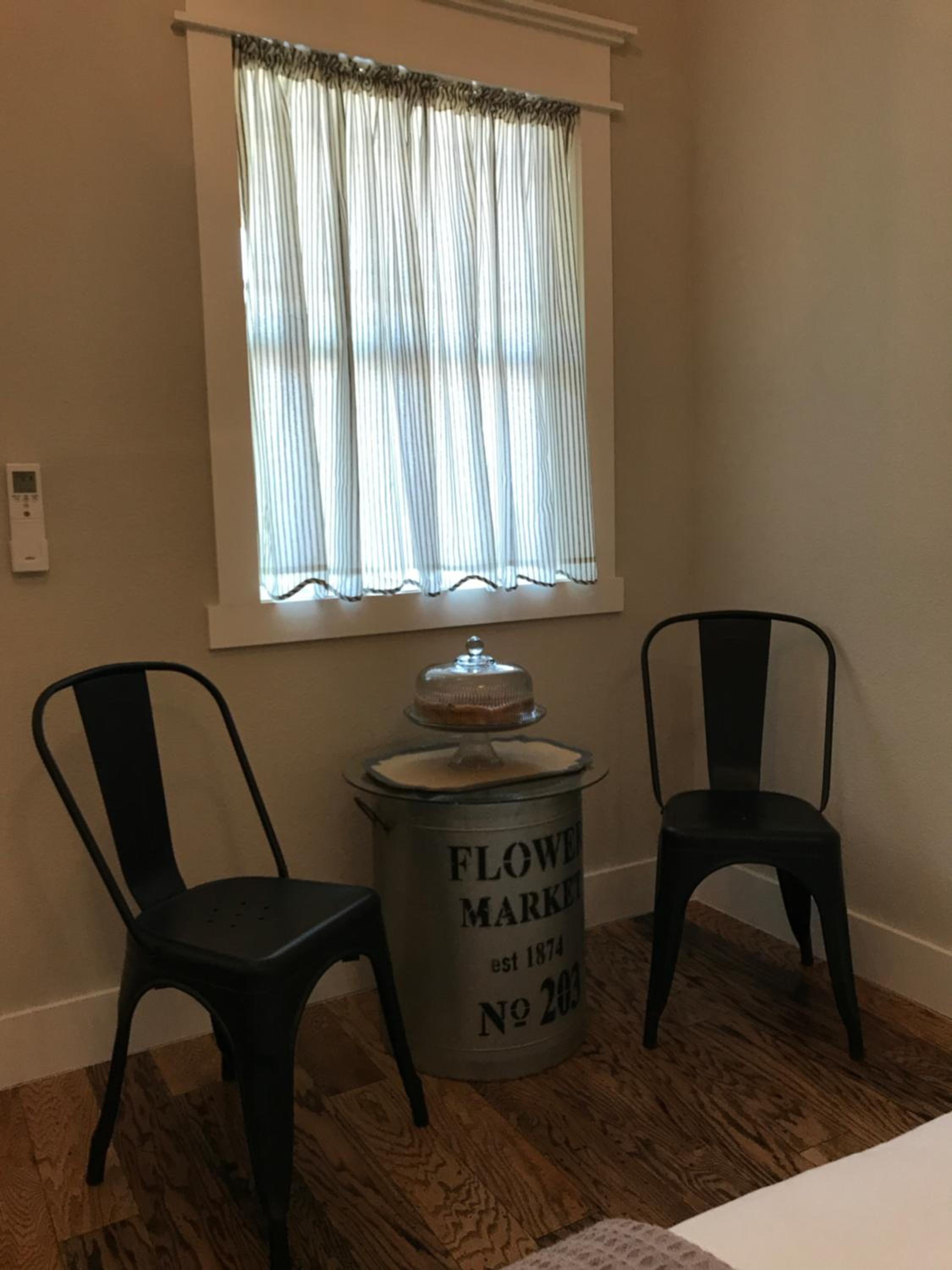 Deluxe King Suite photo 1