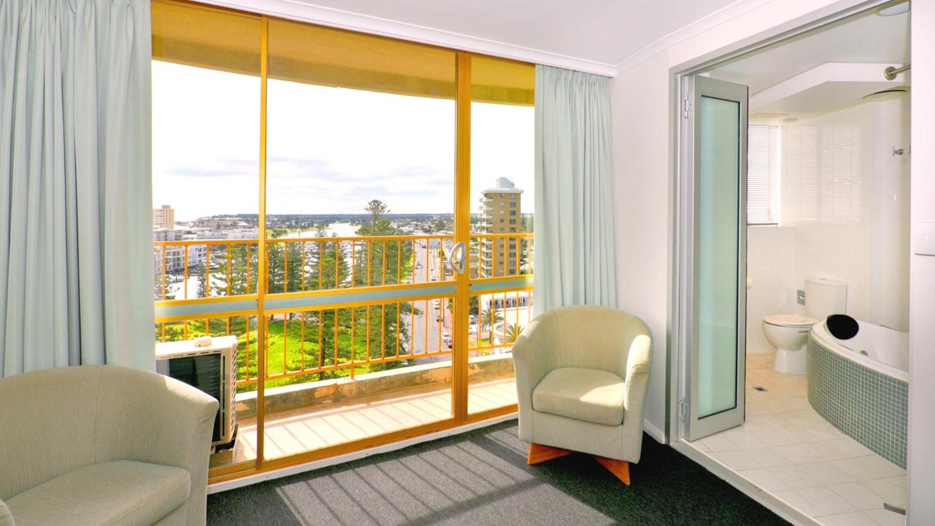 Premium Queen Room with Spa Bath - Photo 16