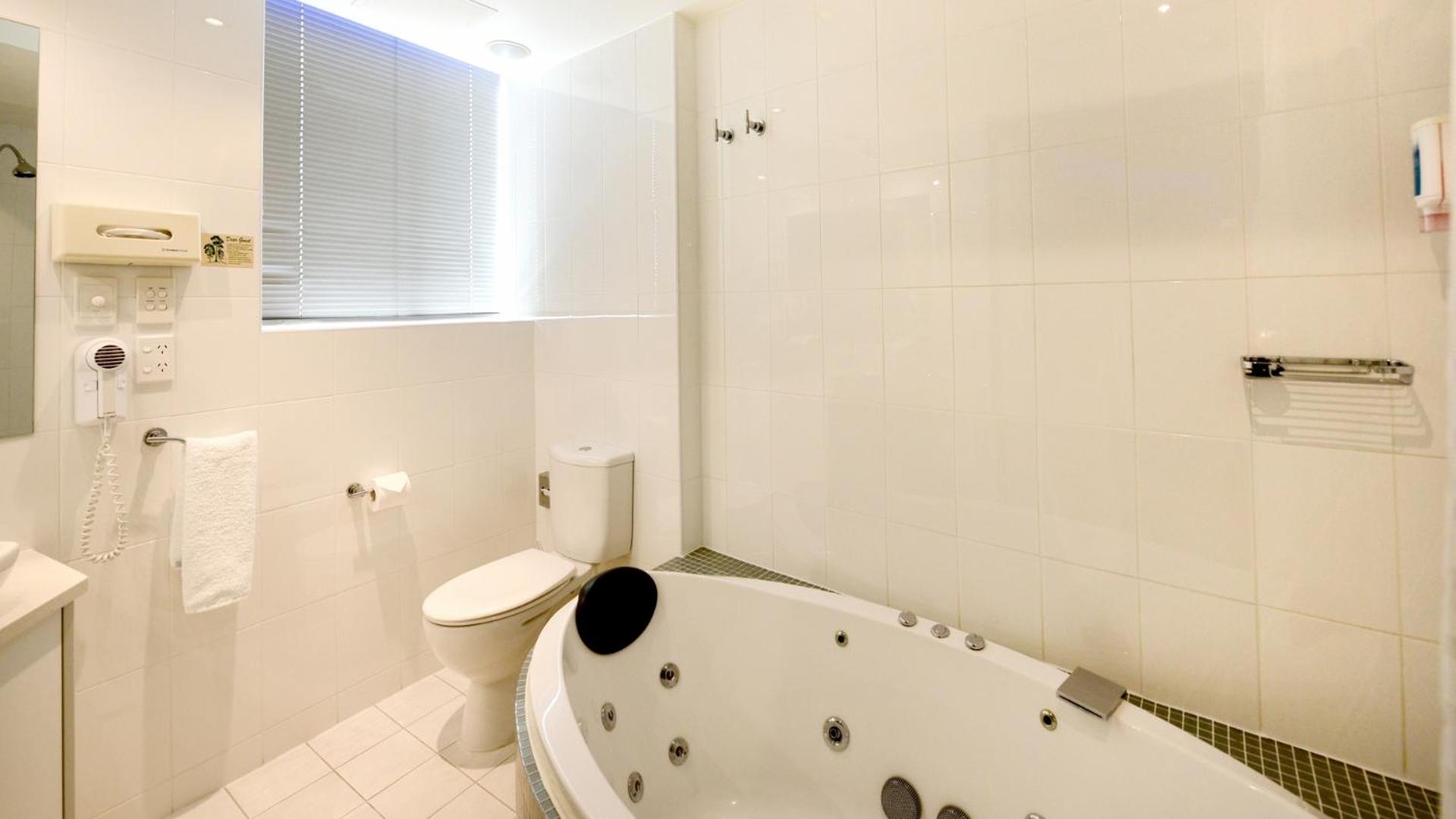 Premium Queen Room with Spa Bath - Photo 5