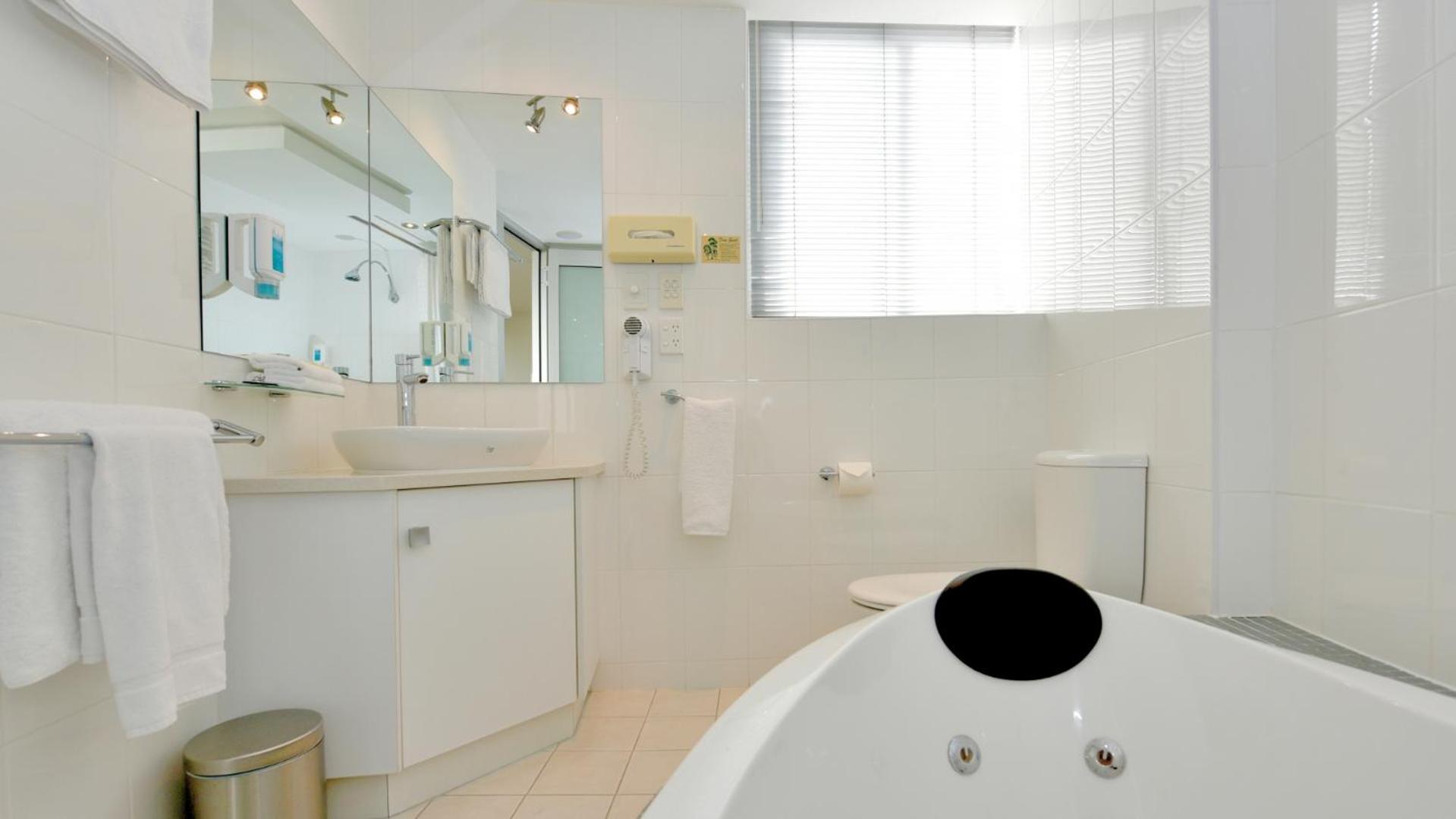 Premium Queen Room with Spa Bath - Photo 8