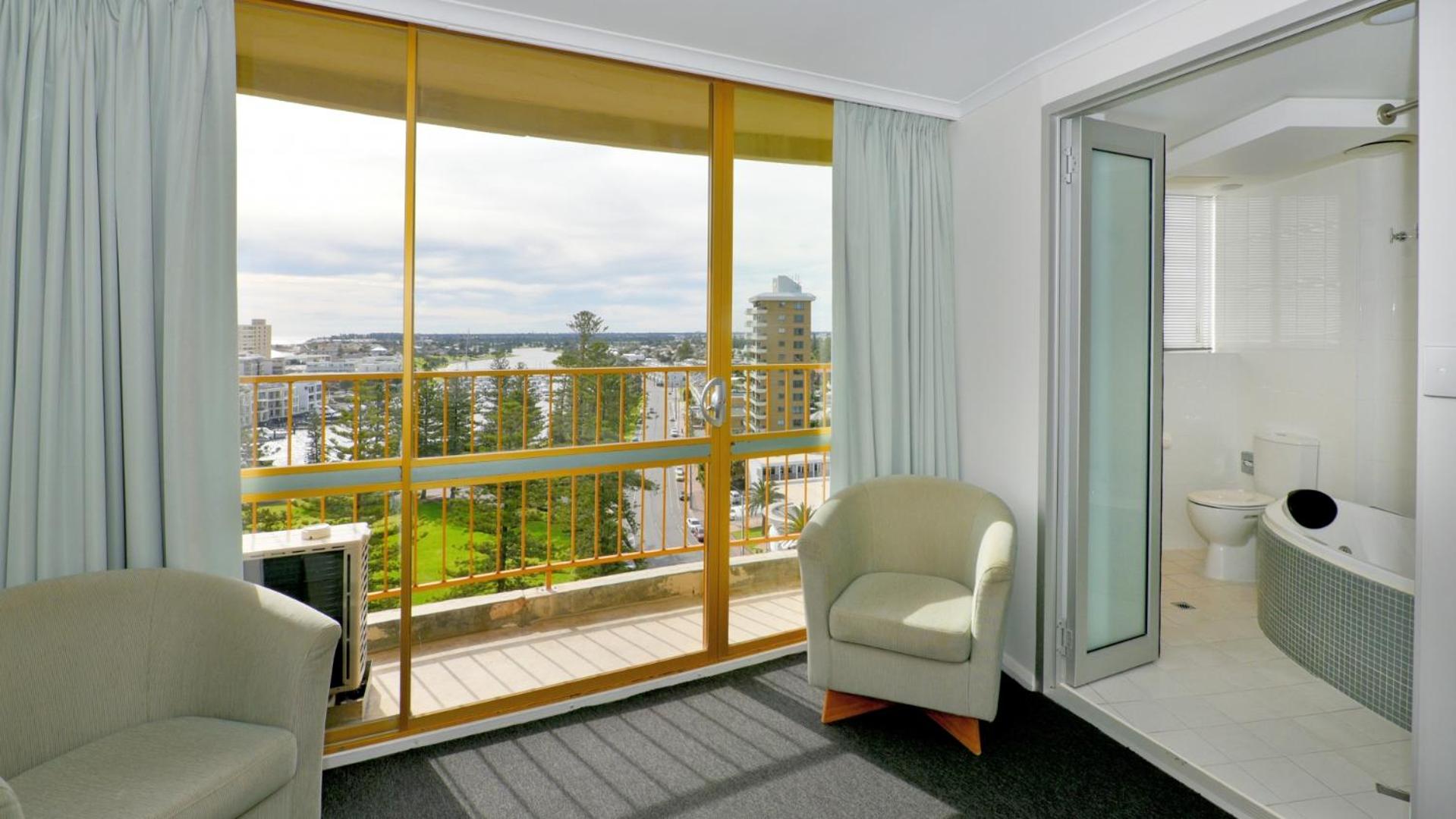 Premium Queen Room with Spa Bath - Photo 15