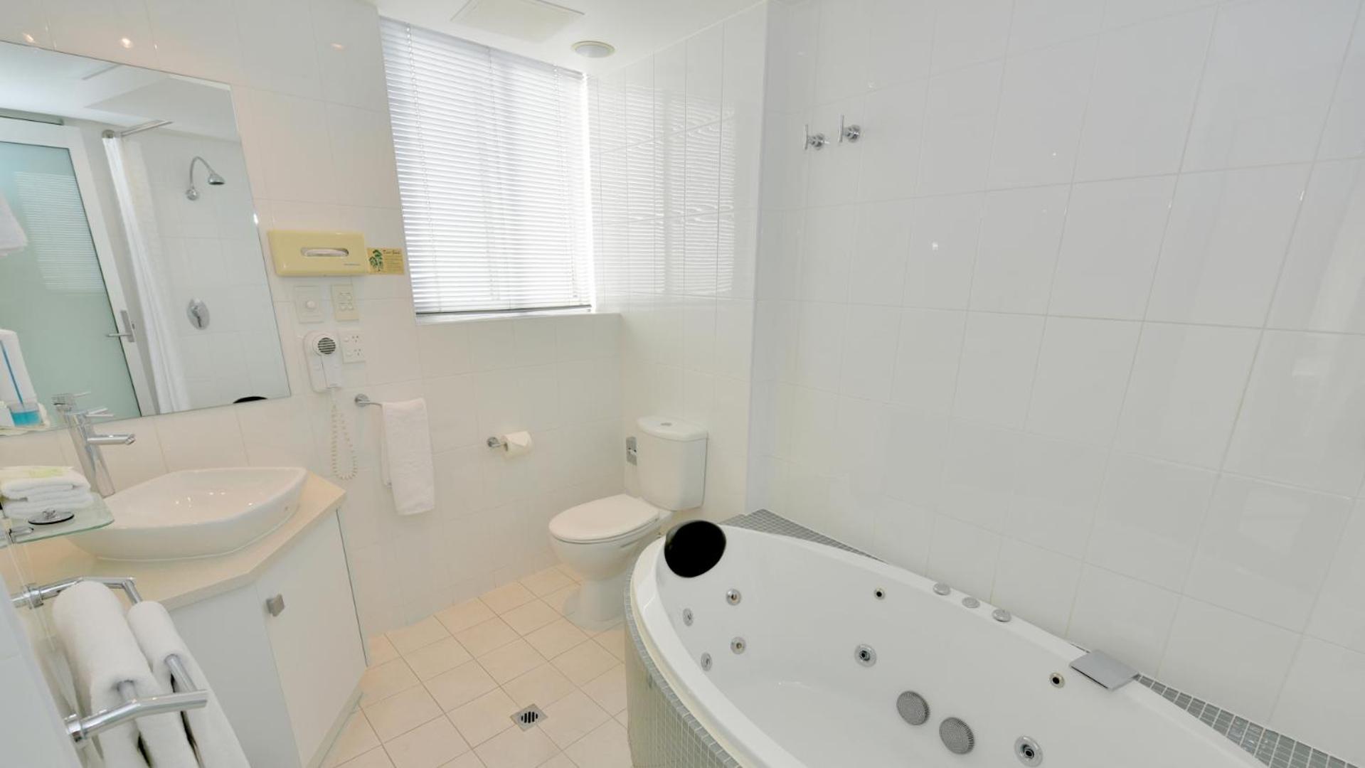 Premium Queen Room with Spa Bath - Photo 6