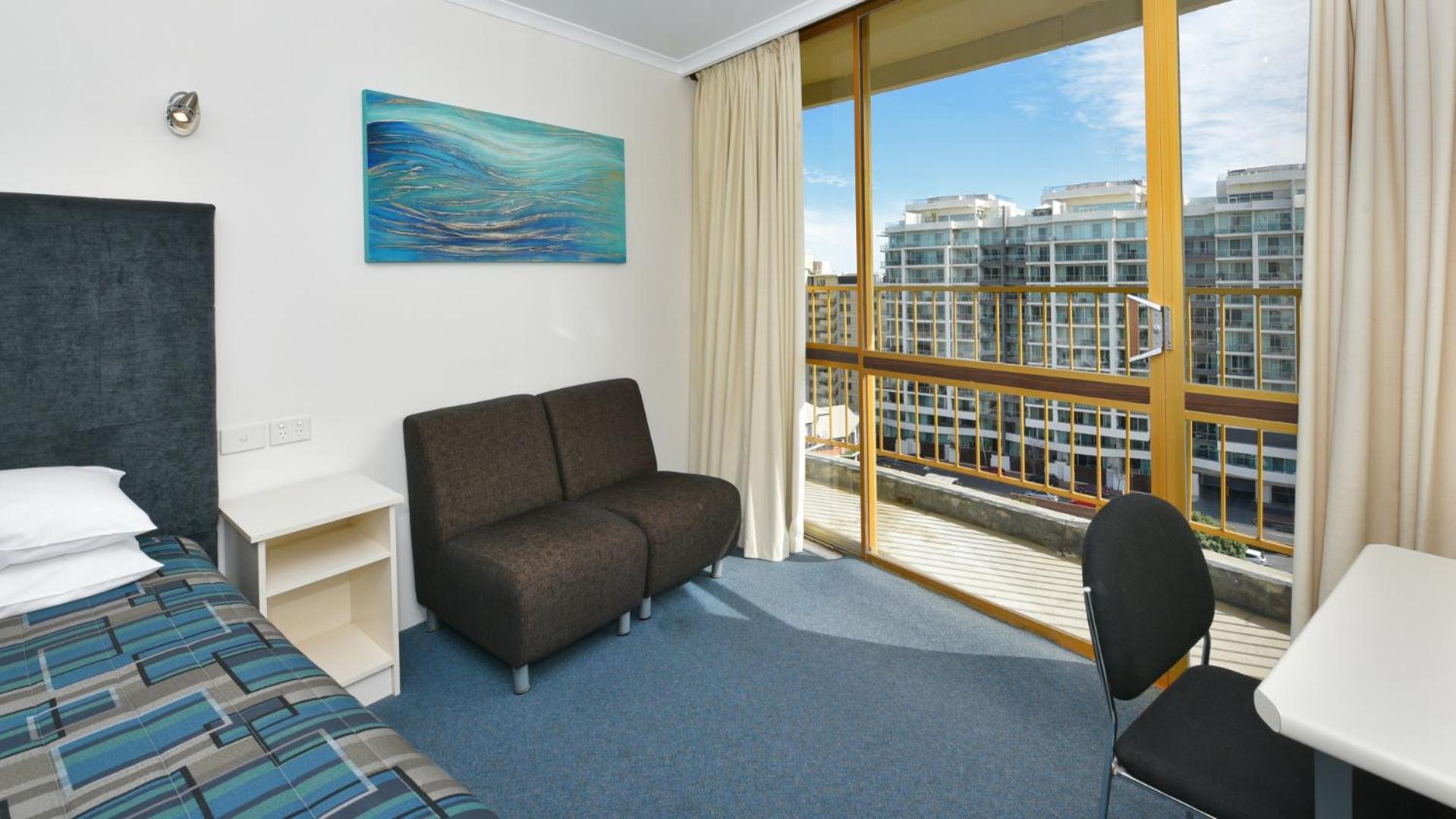Queen Room with Balcony - Disability Access - Photo 10