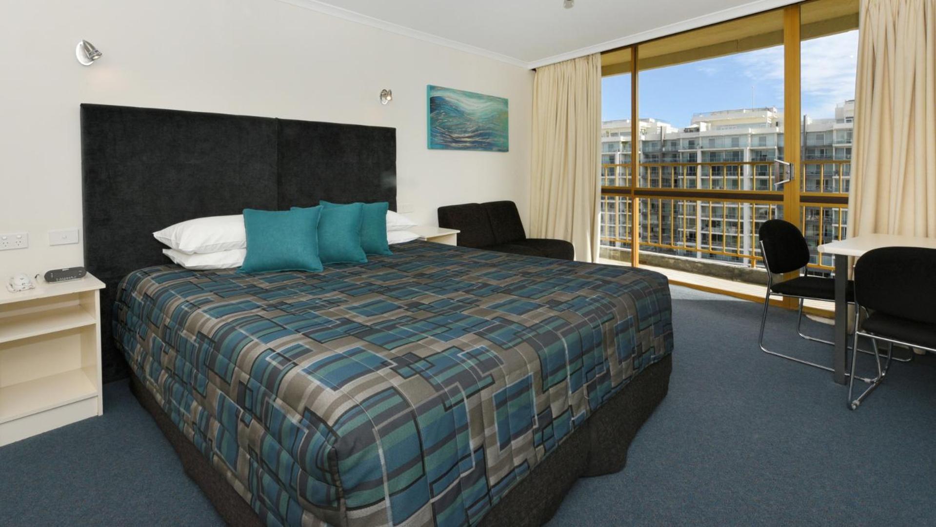 Queen Room with Balcony - Disability Access - Photo 11