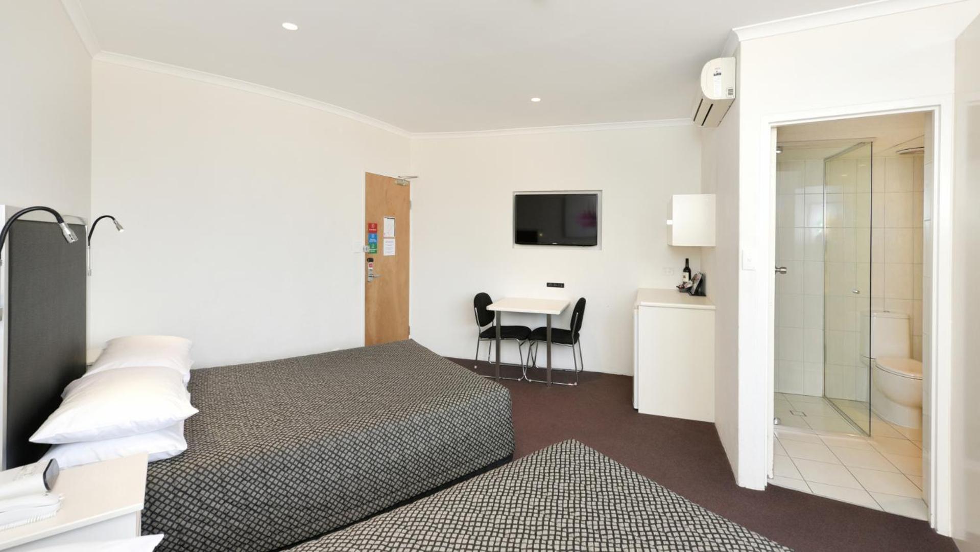 Deluxe Double or Twin Room - Photo 13
