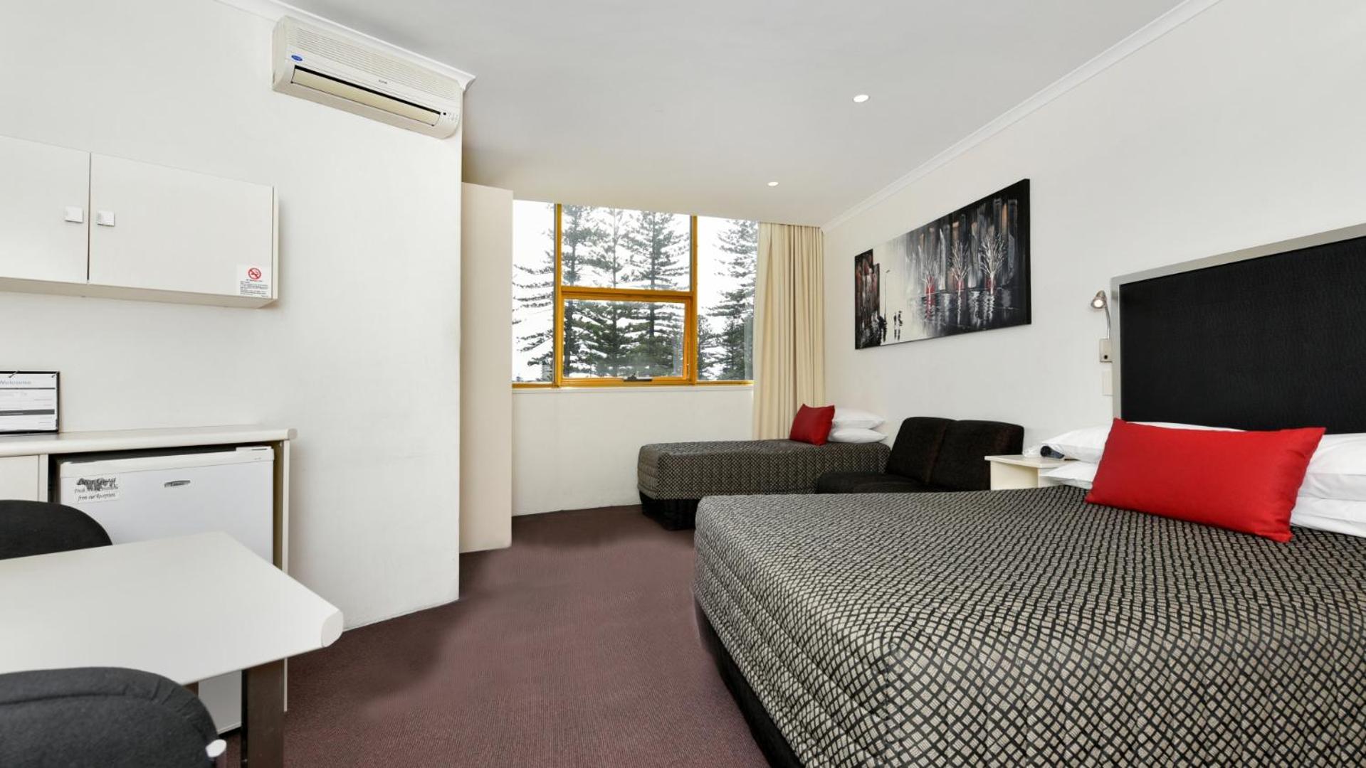 Deluxe Double or Twin Room - Photo 12