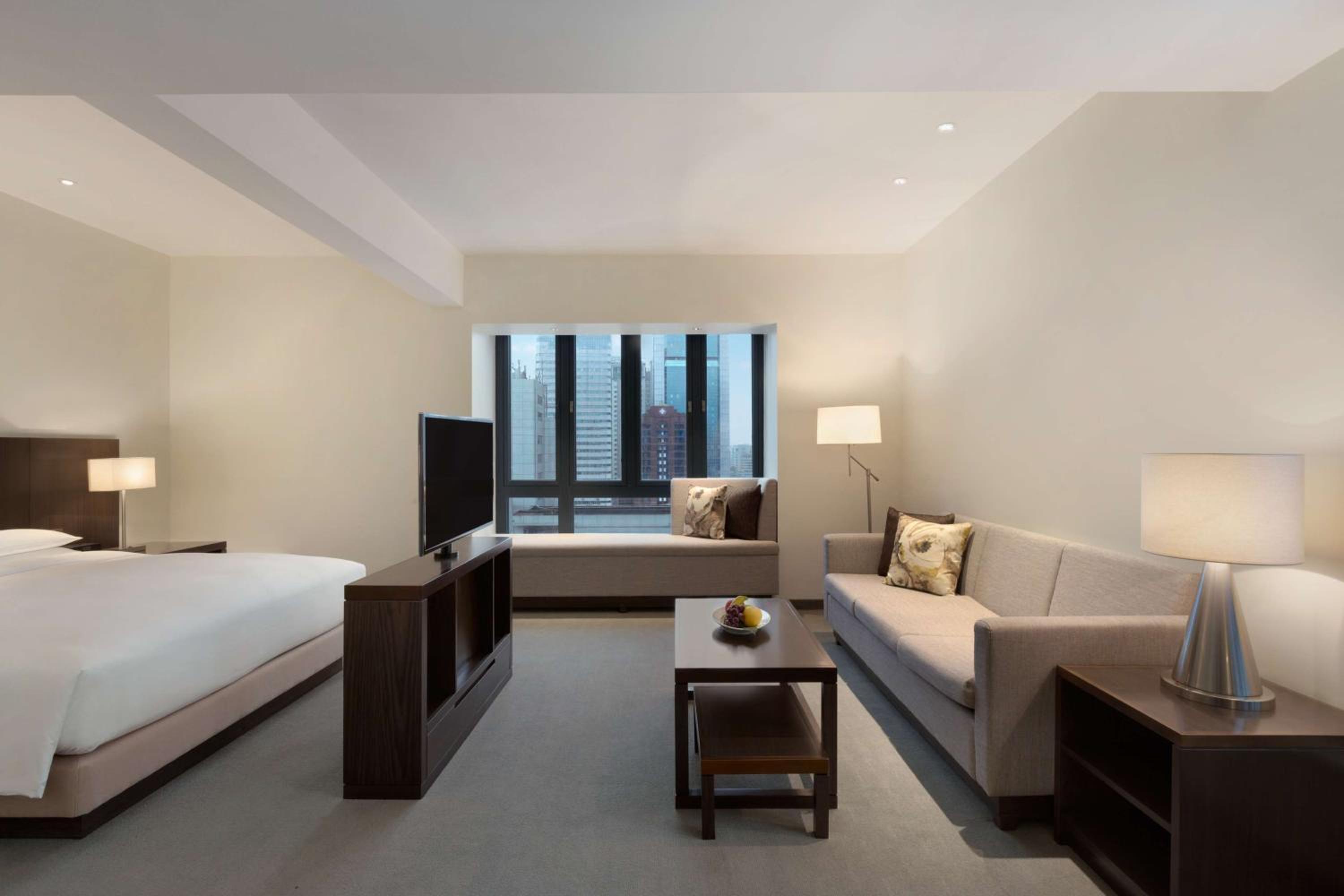 Specialty King Room with Sofa Bed  photo 2