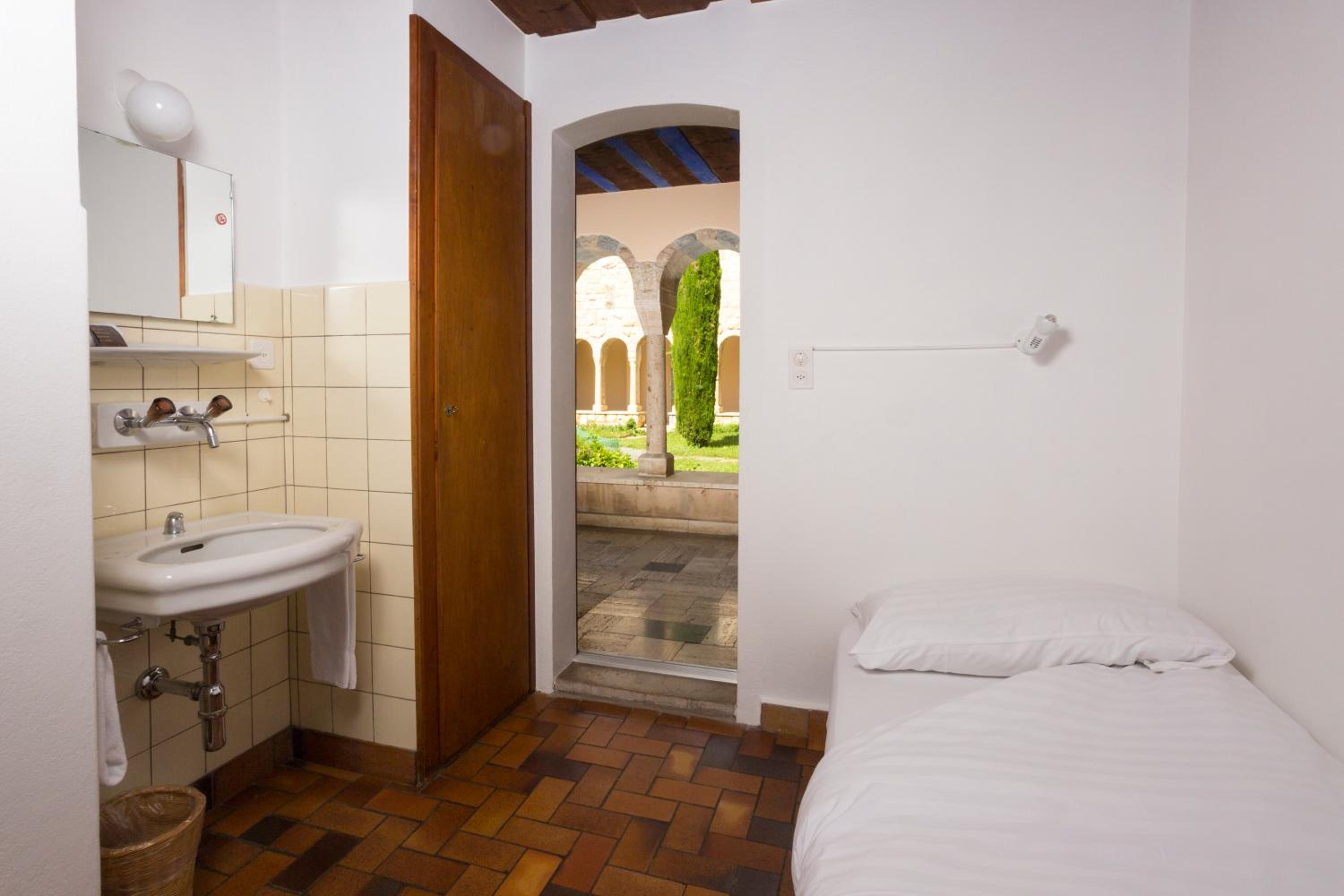 Standard Single Room with Shared Bathroom