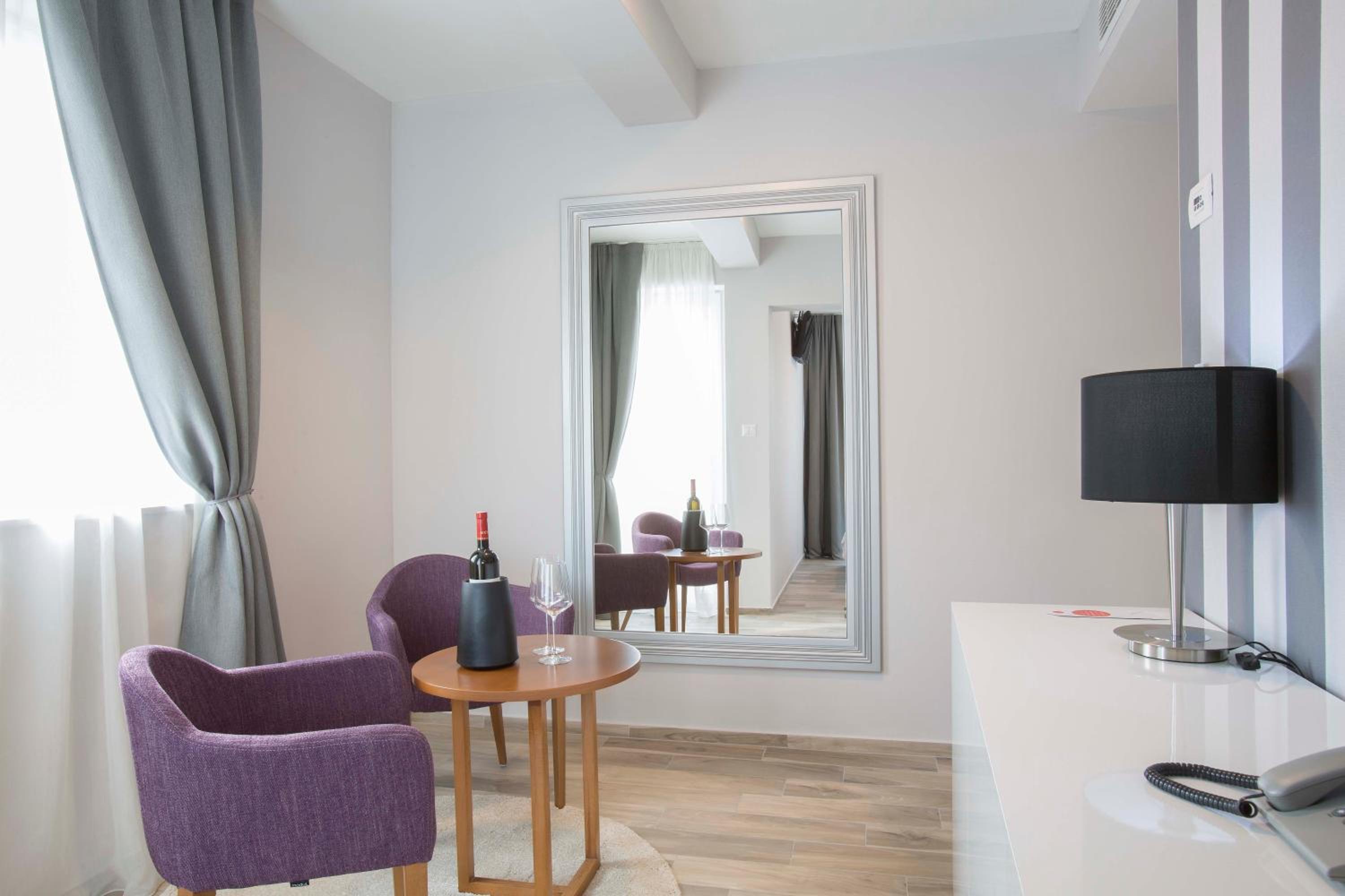 Superior Double or Twin Room with Terrace - Photo 14