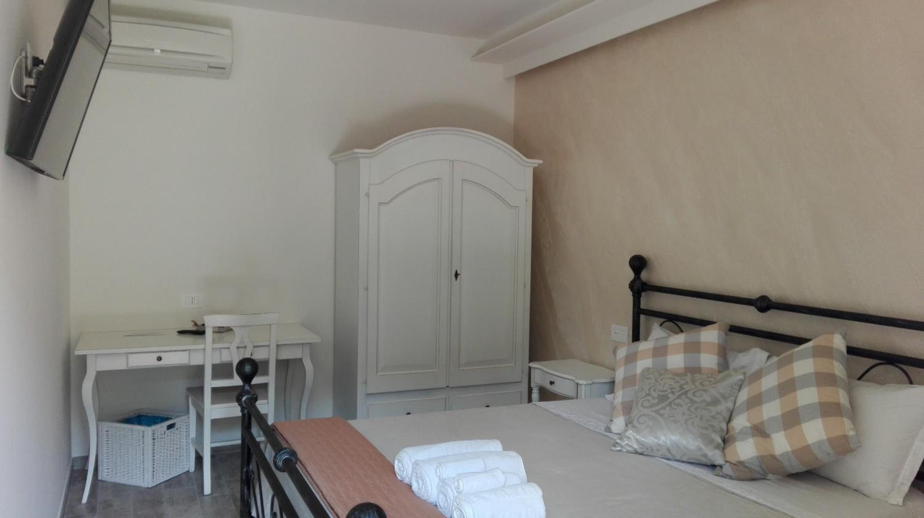 Double Room with Garden View - Photo 6