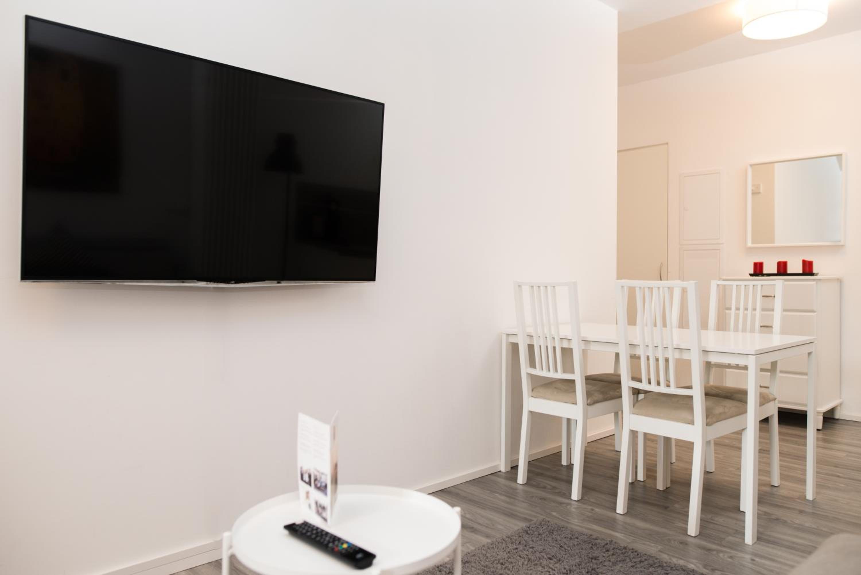 Studio Apartment - Photo 4