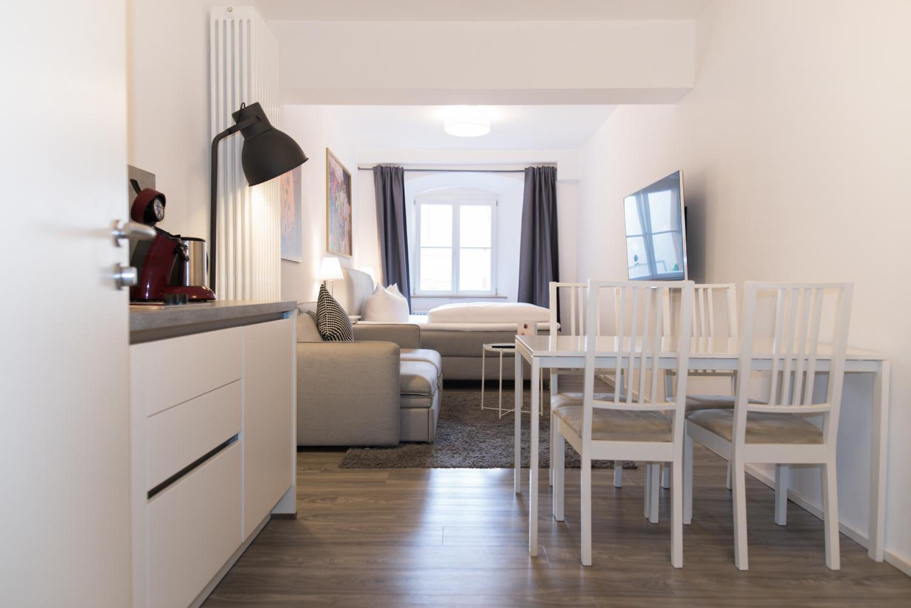 Studio Apartment - Photo 1