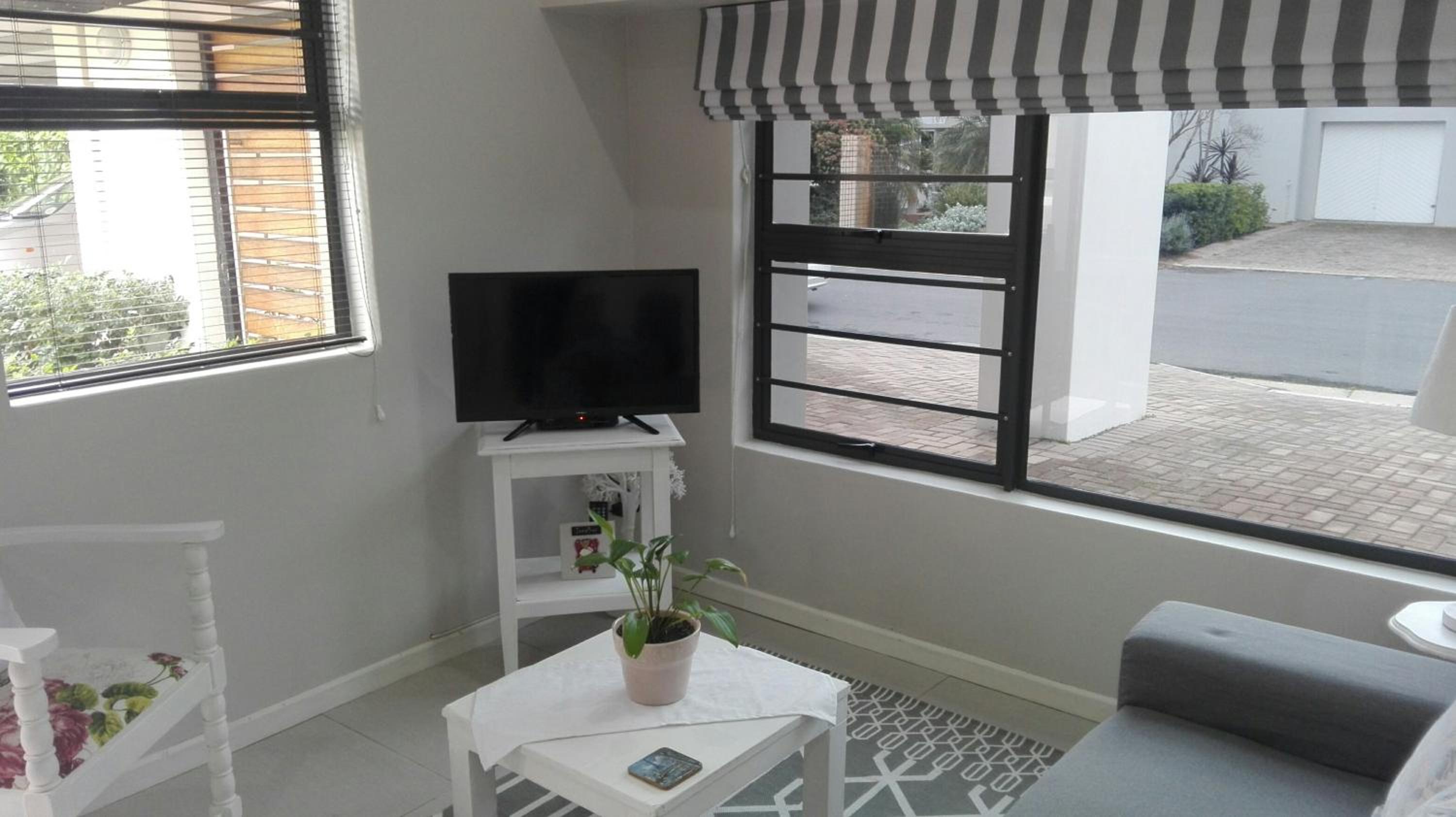 Studio Apartment - Photo 15