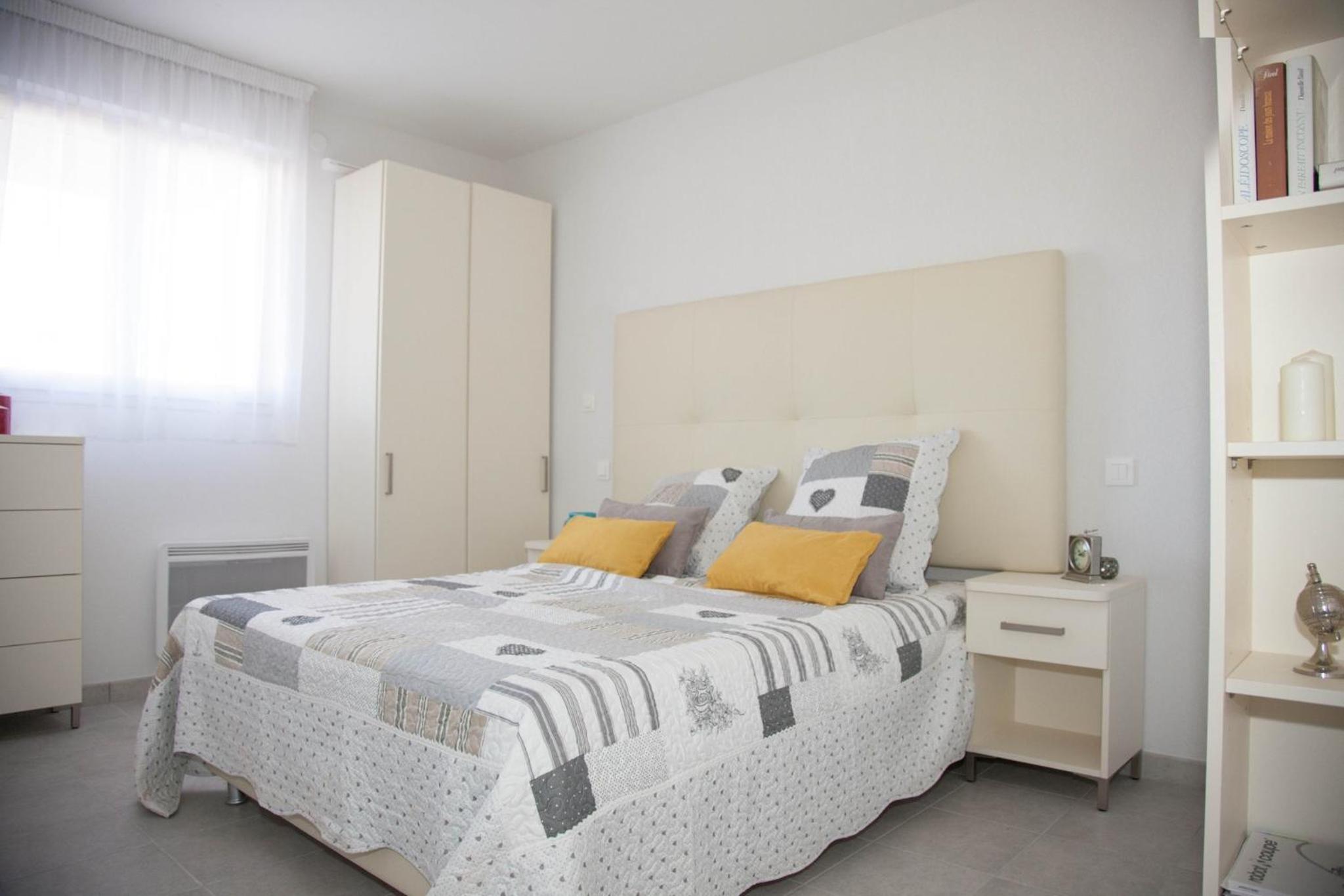 One-Bedroom Apartment photo 3
