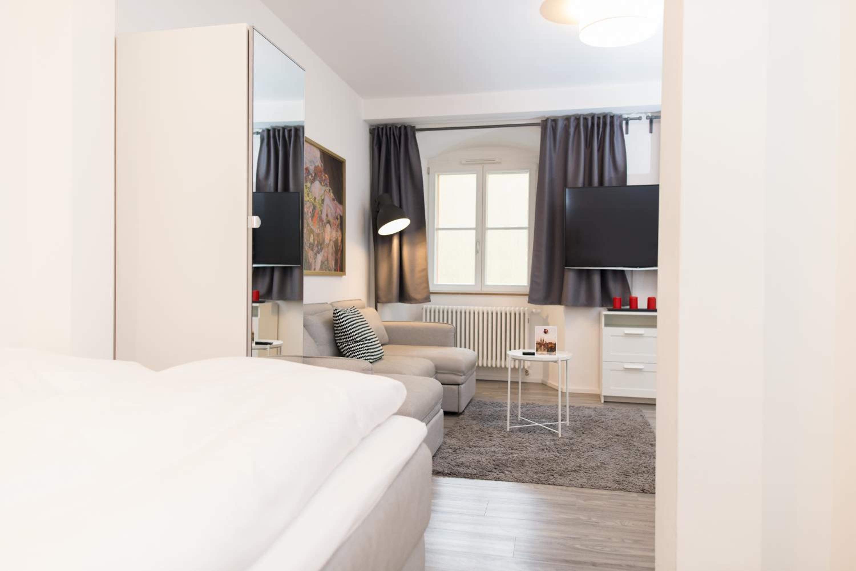 Apartment with Terrace - Photo 2