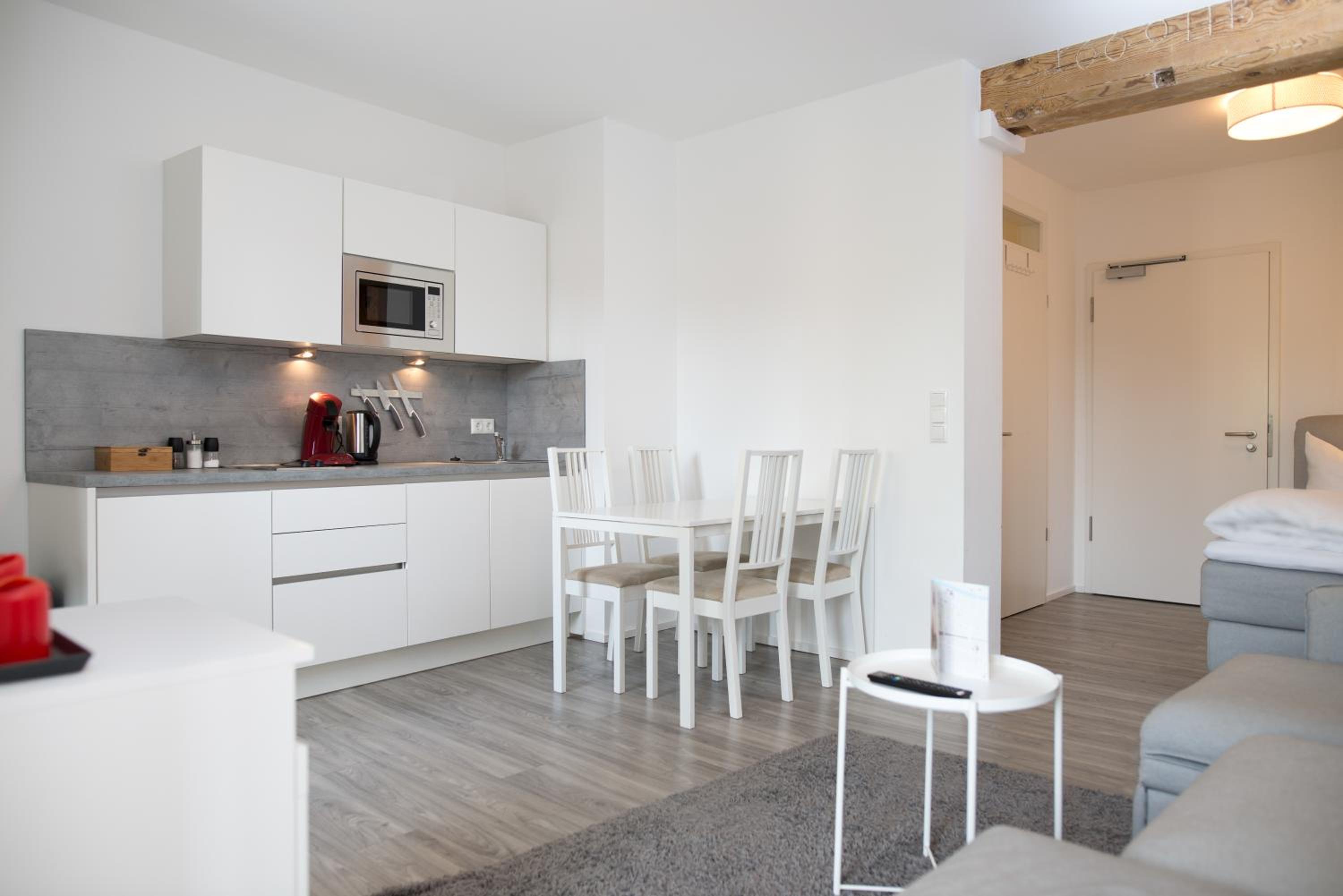 Apartment with Balcony - Photo 10