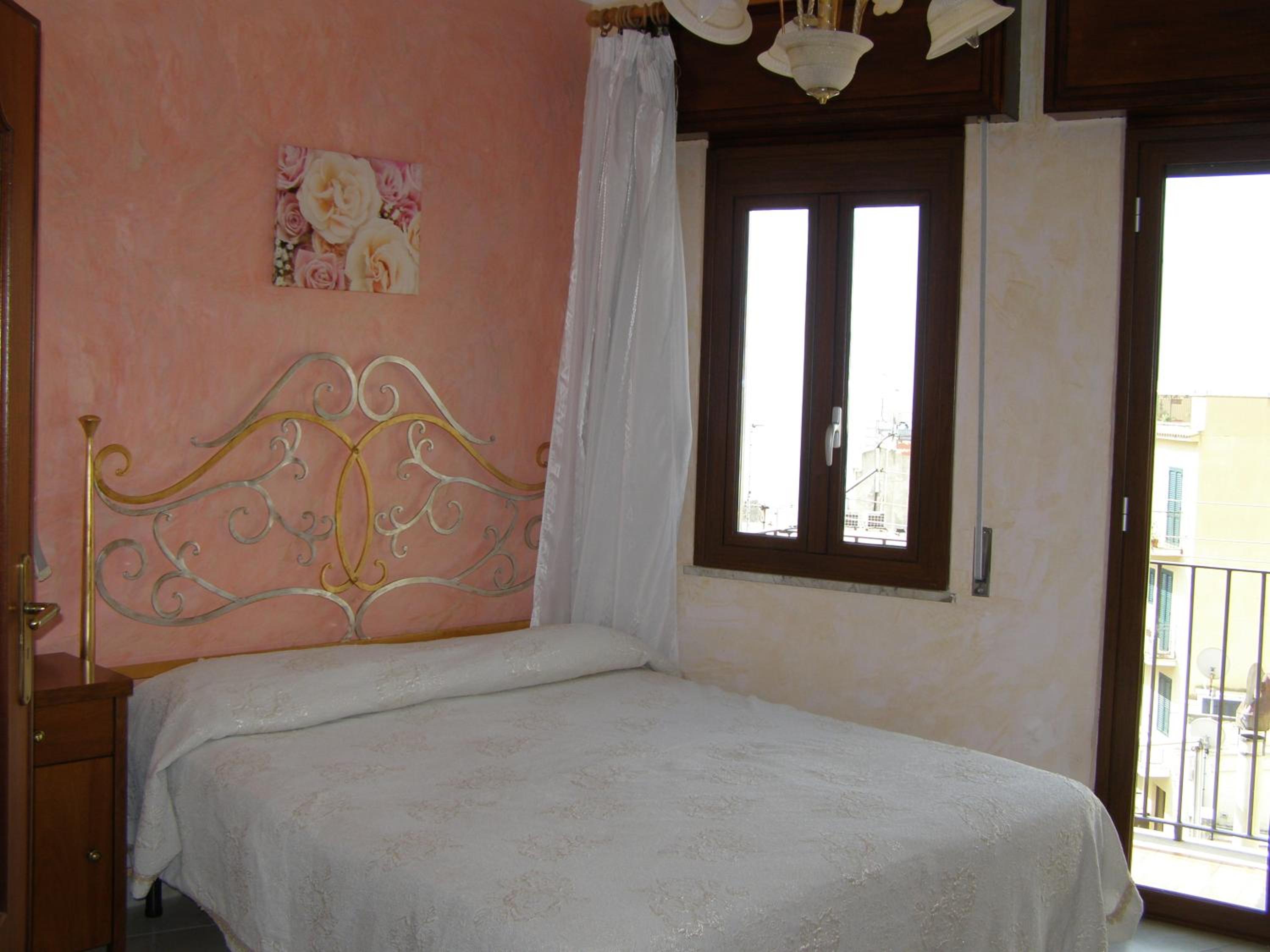 One-Bedroom Apartment with Balcony