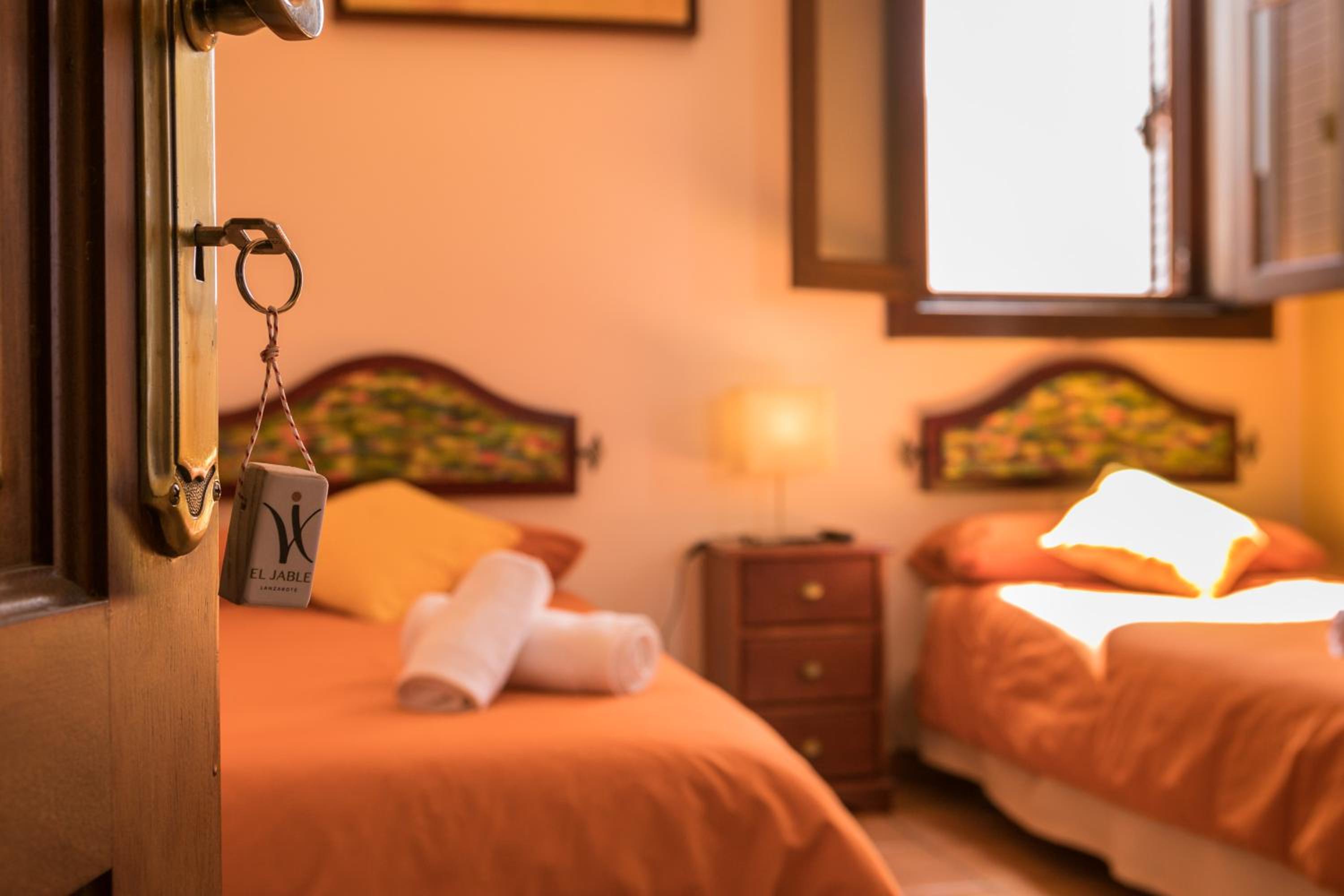 Habitación Doble con Baño Privado