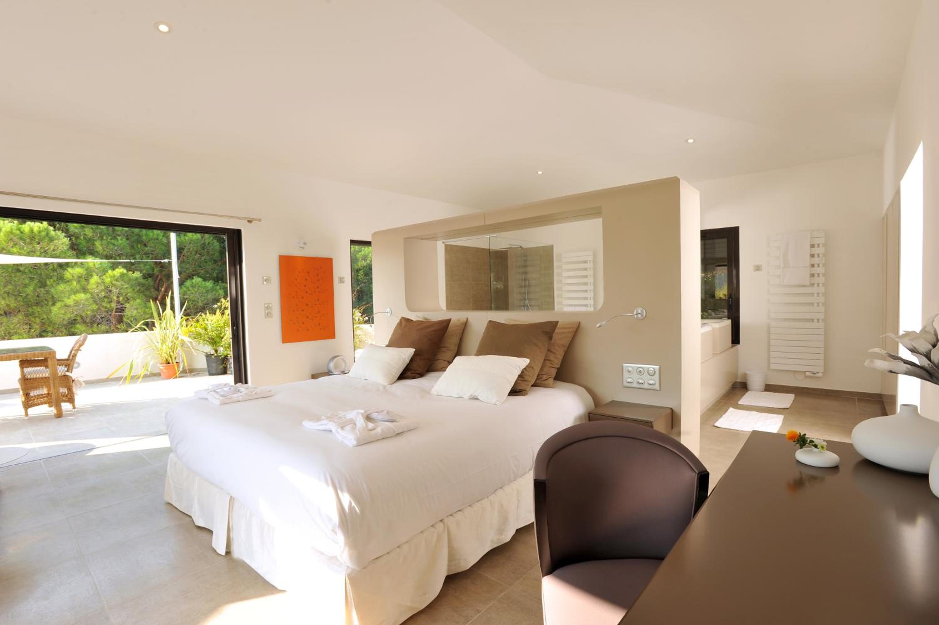 Suite with Whirlpool